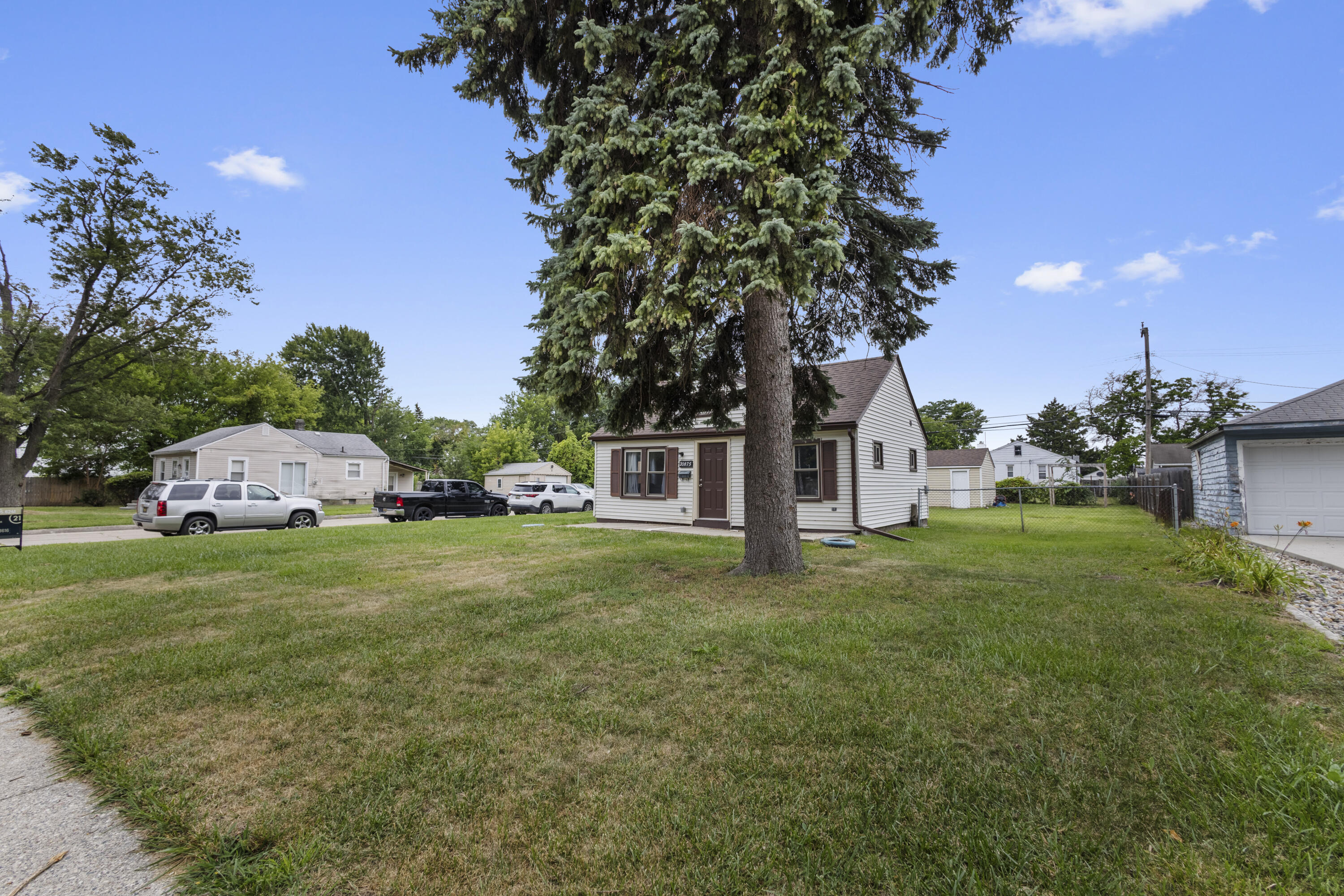 20875 Elroy Avenue Property Photo 6
