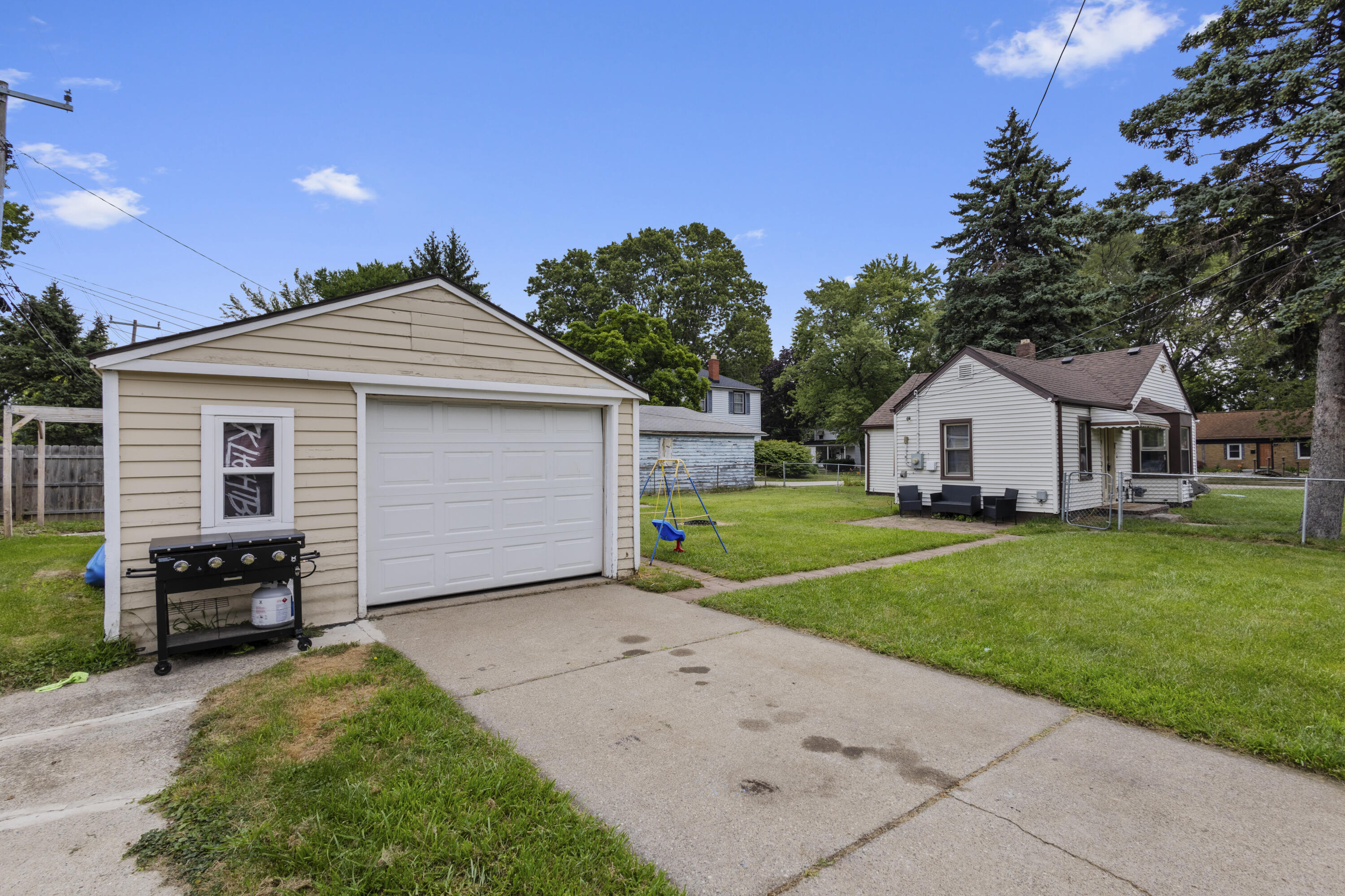 20875 Elroy Avenue Property Photo 7