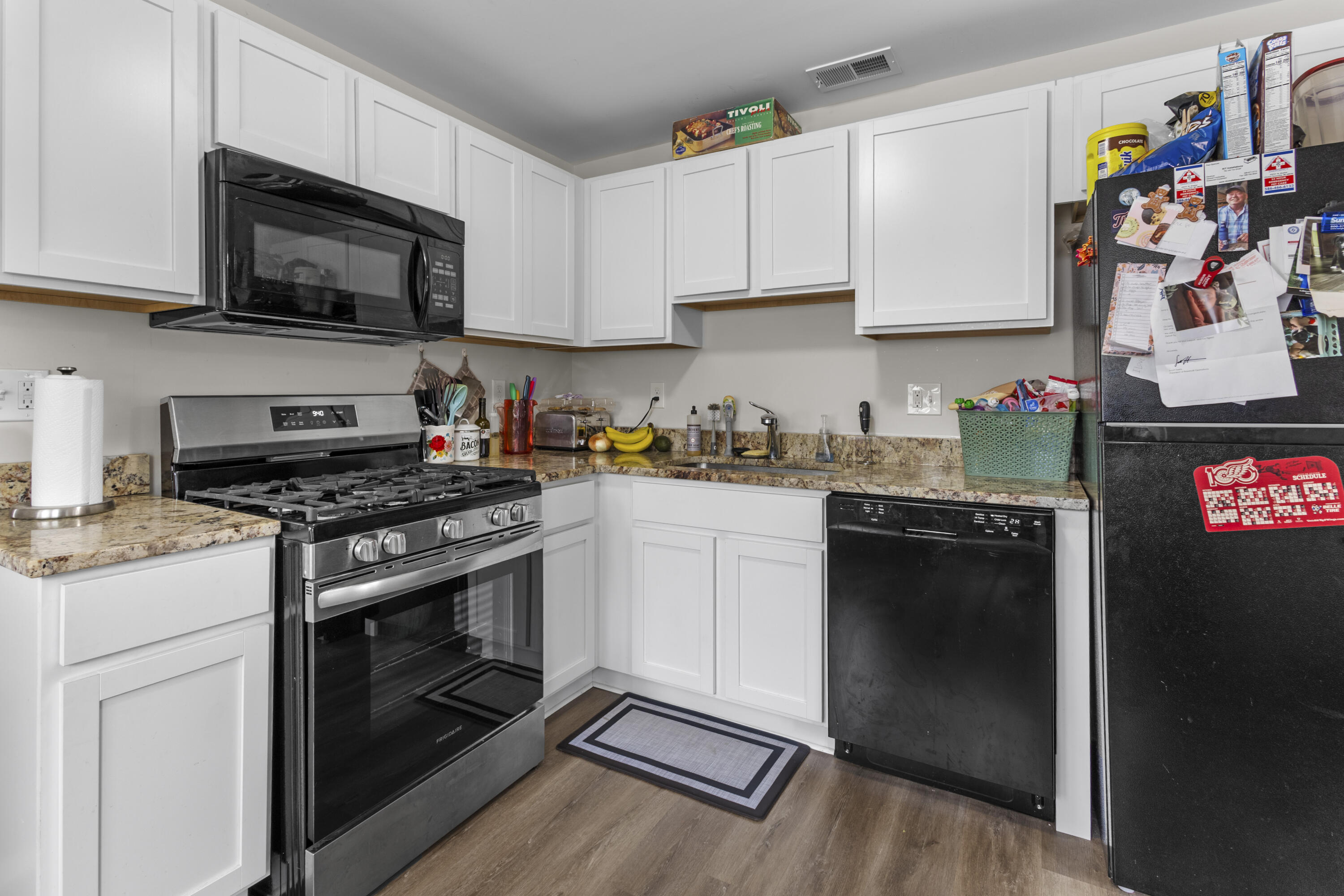 20875 Elroy Avenue Property Photo 10