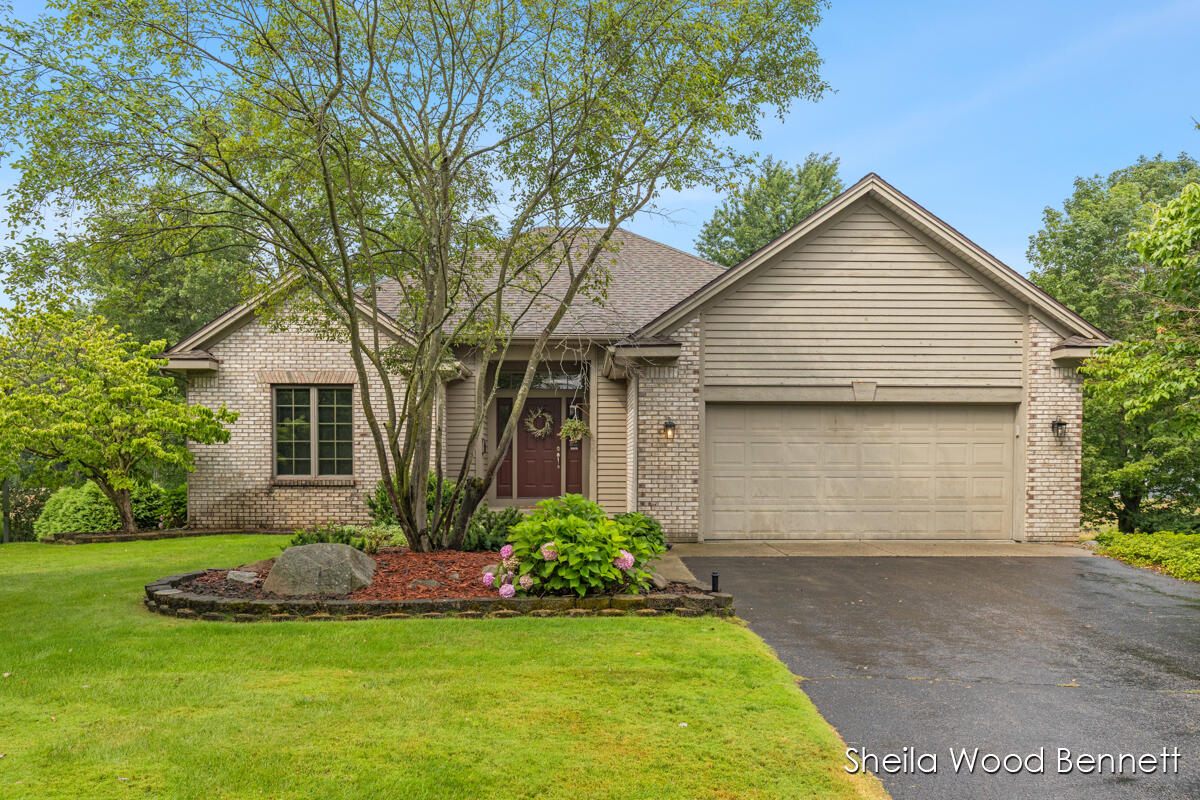 7023 Camelback Drive Ne Property Photo 1