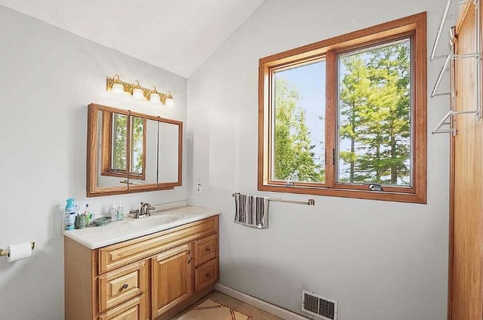 4442 N Lake Shore Dr 1 Drive Property Photo 5