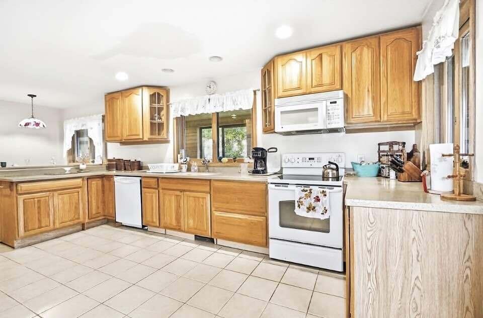4442 N Lake Shore Dr 1 Drive Property Photo 9