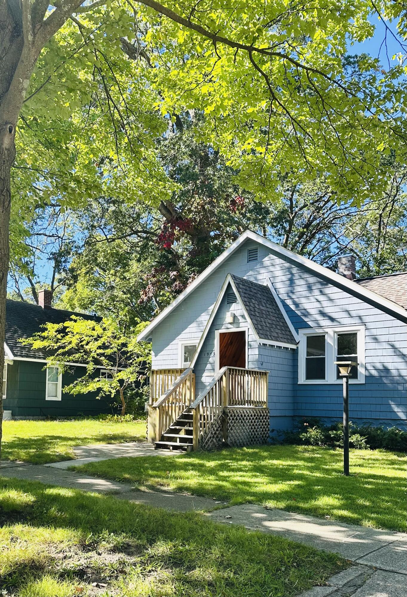 1953 Jiroch Street Property Photo 1