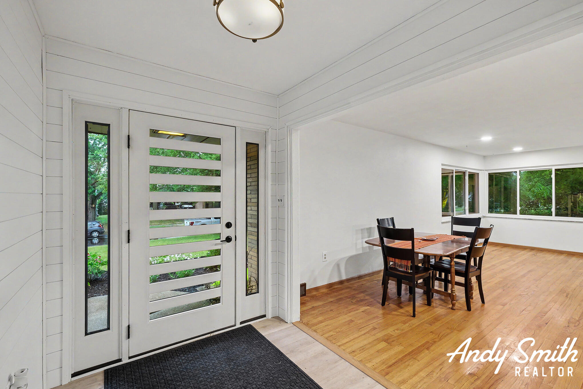 148 Kings Boulevard Property Photo 3