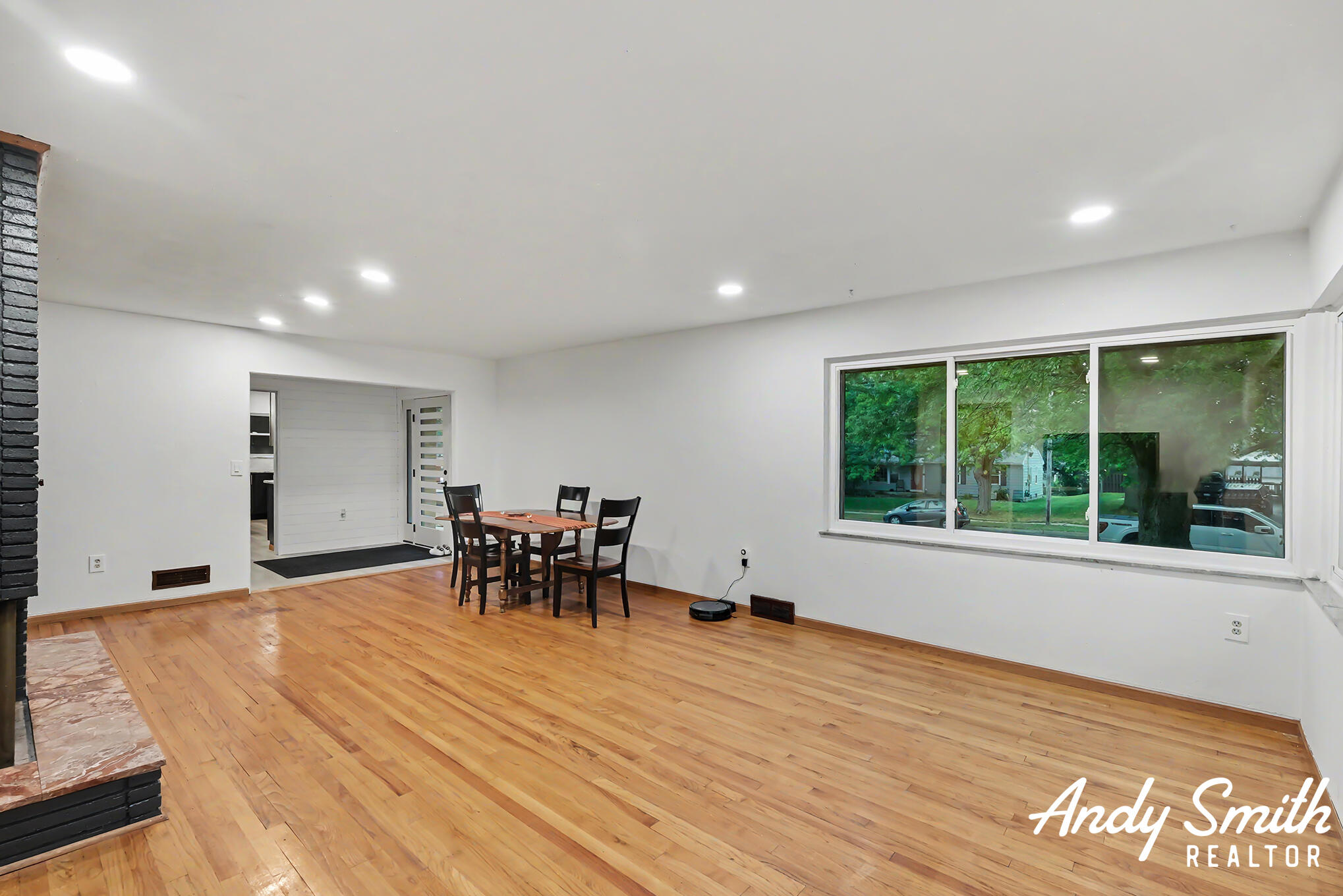 148 Kings Boulevard Property Photo 4