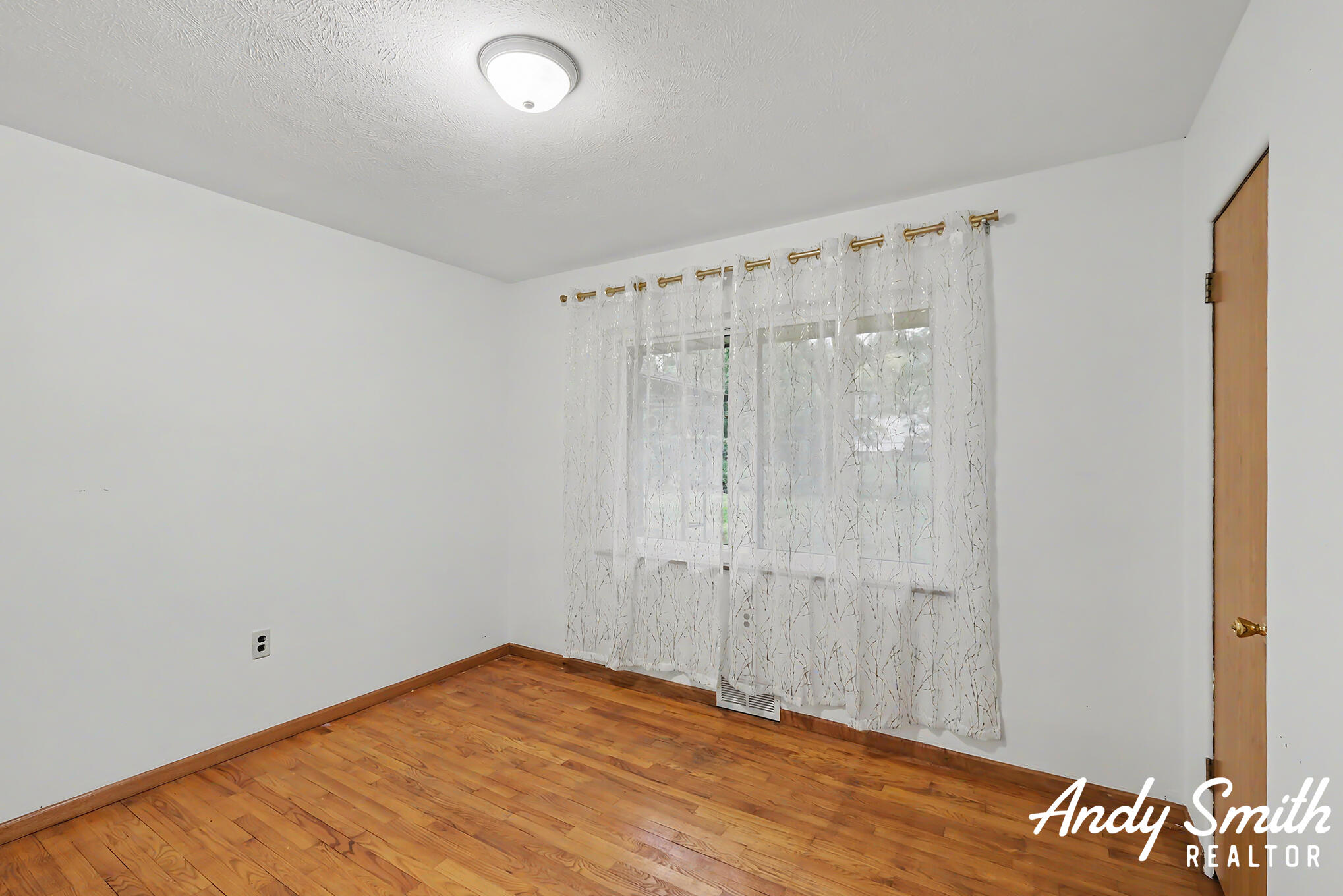 148 Kings Boulevard Property Photo 18