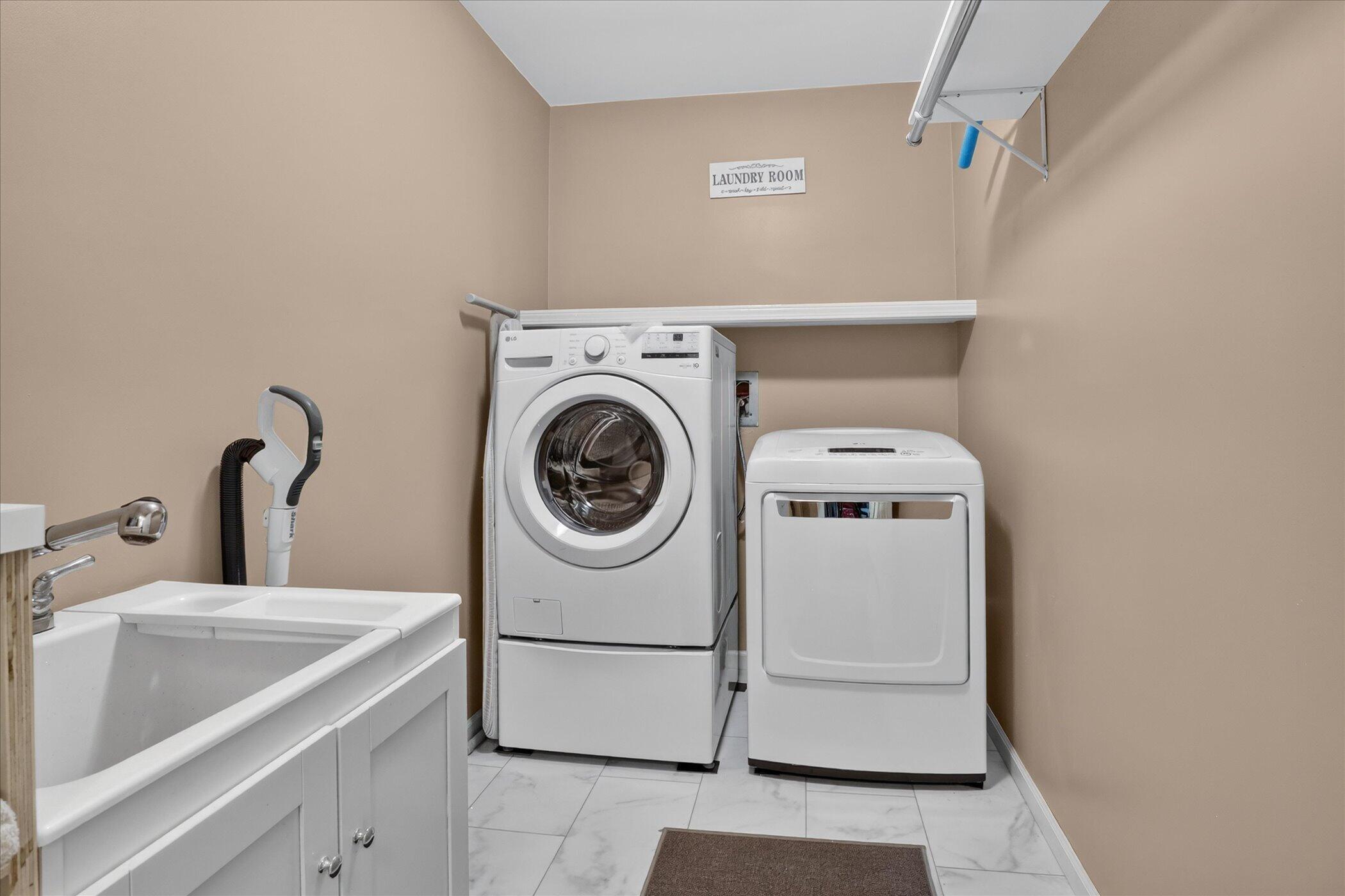 22279 Loupee Drive Property Photo 35