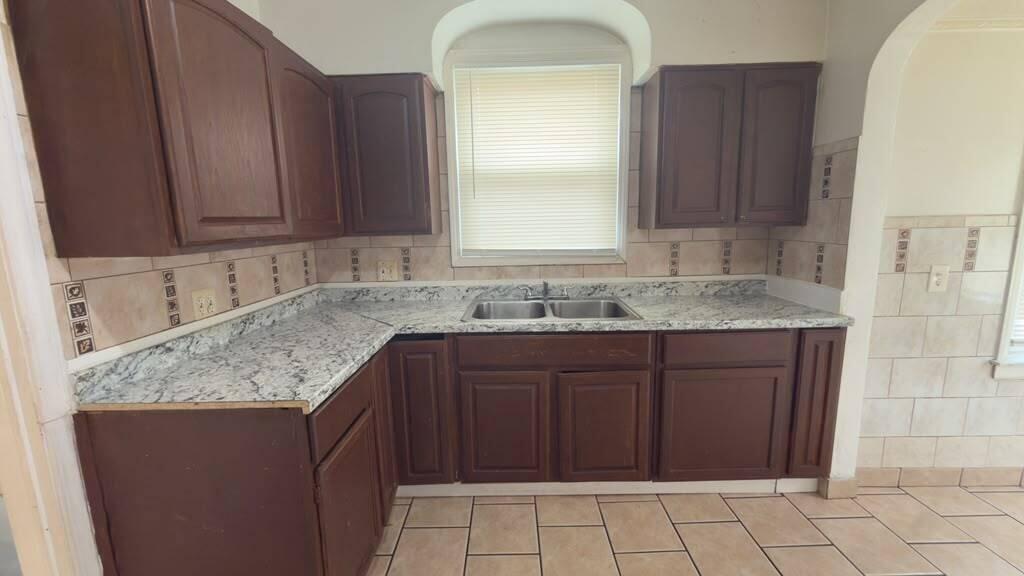 11545 Kenmoor Street Property Photo 8