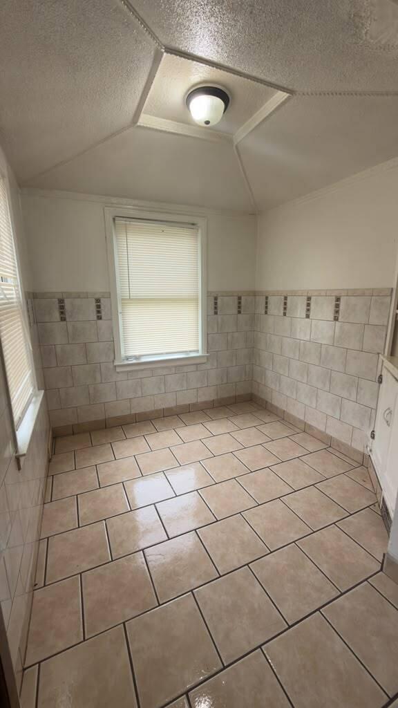11545 Kenmoor Street Property Photo 9