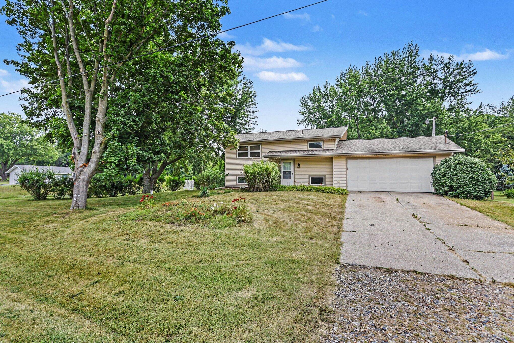 2785 Eaman Road Property Photo 3