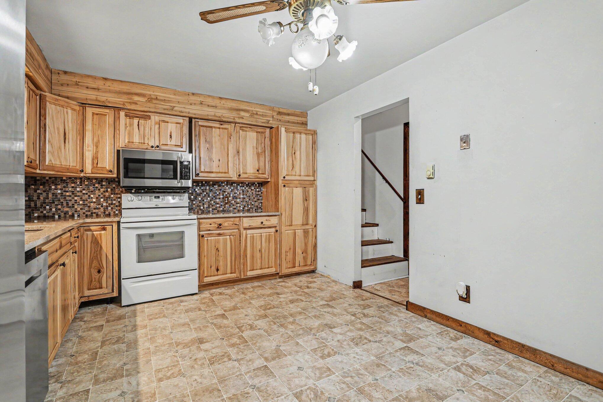 2785 Eaman Road Property Photo 8