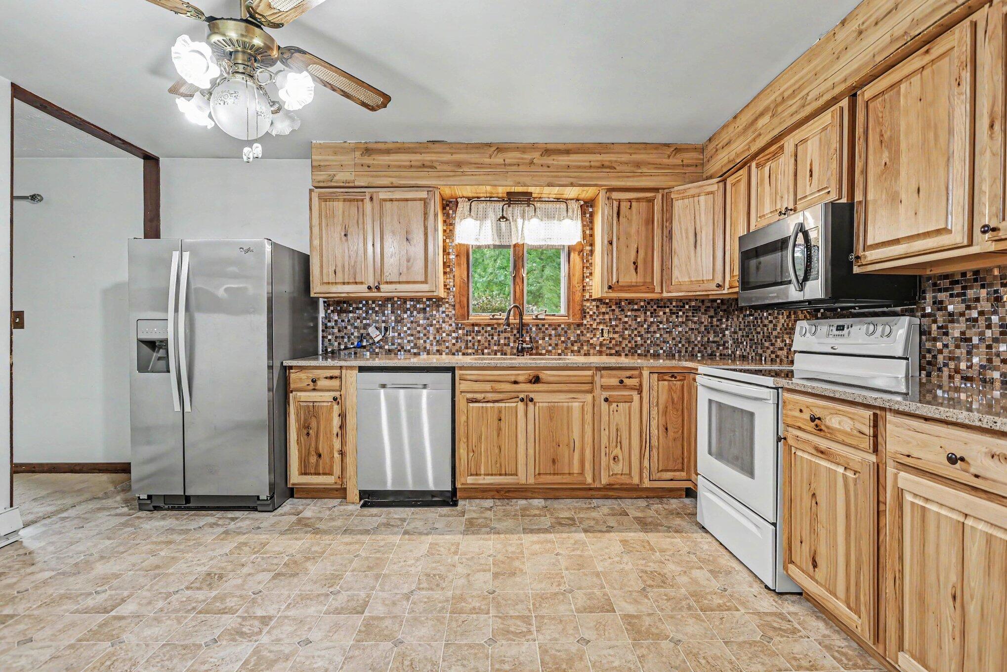 2785 Eaman Road Property Photo 9