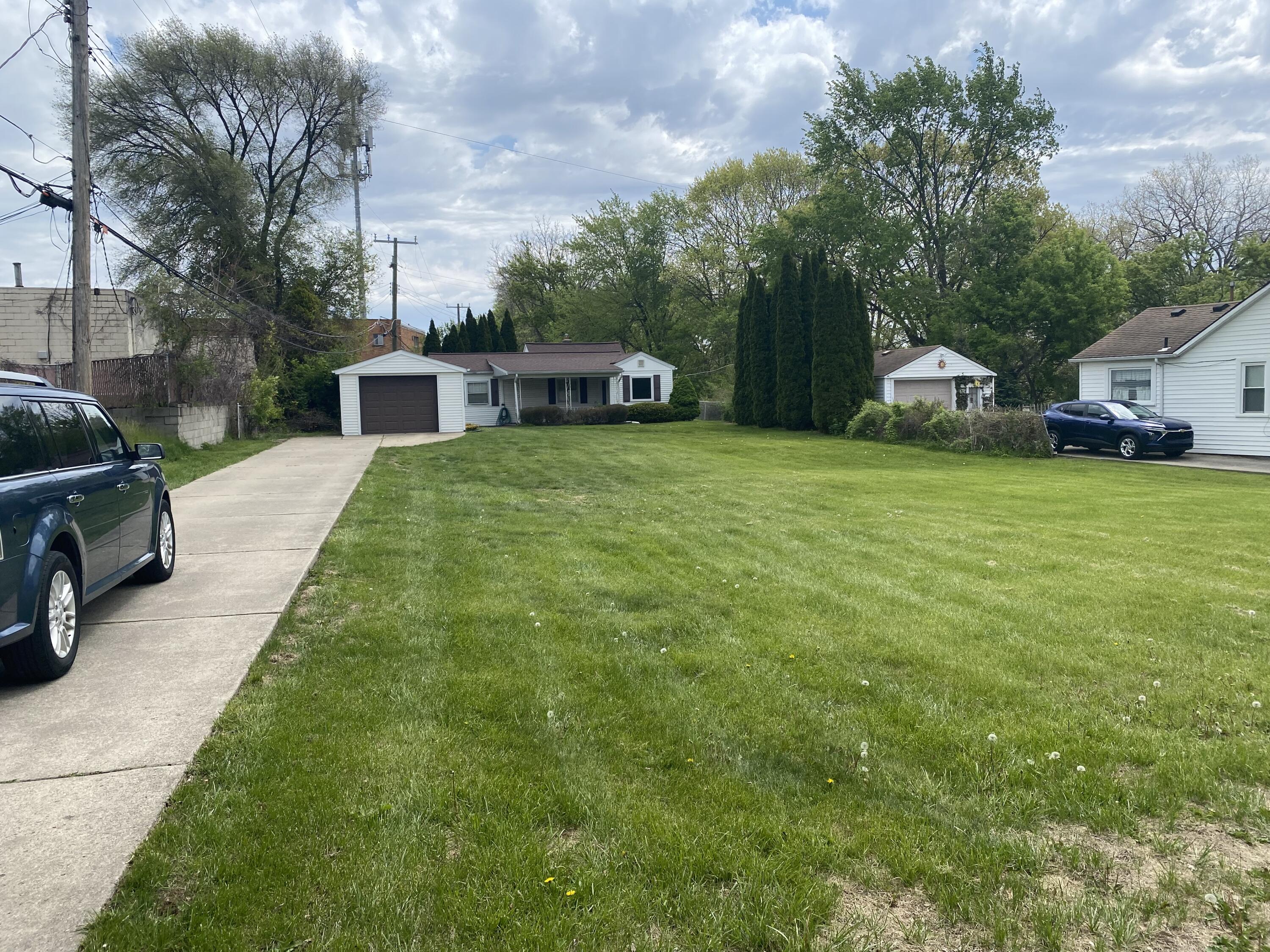 8060 S Lenore Avenue Property Photo 1