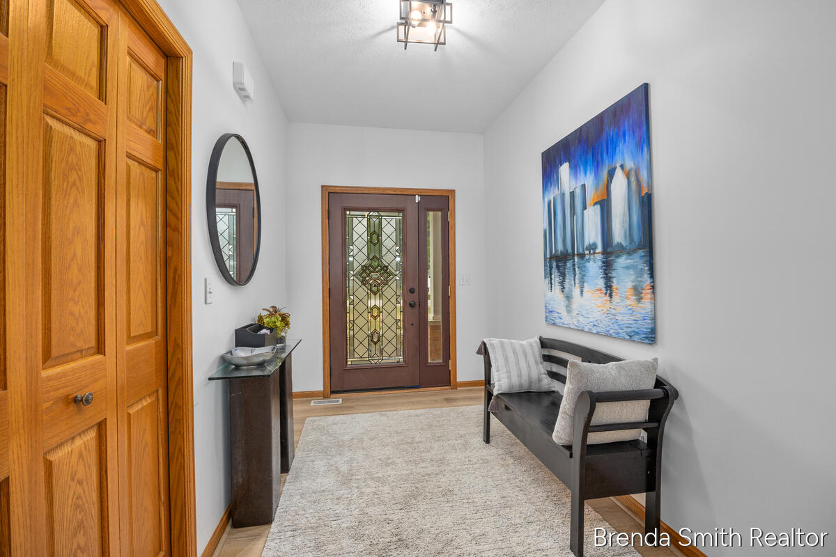 12189 White Pine Drive Property Photo 6