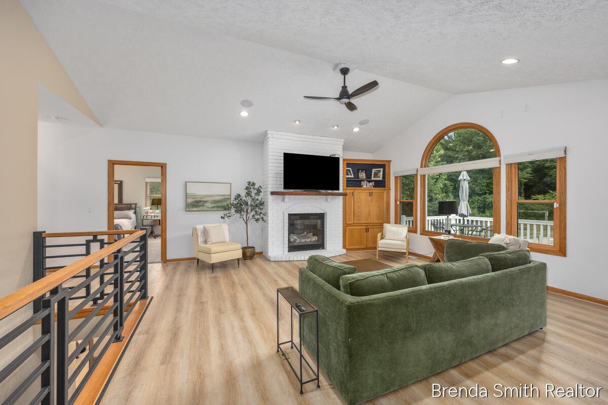 12189 White Pine Drive Property Photo 8