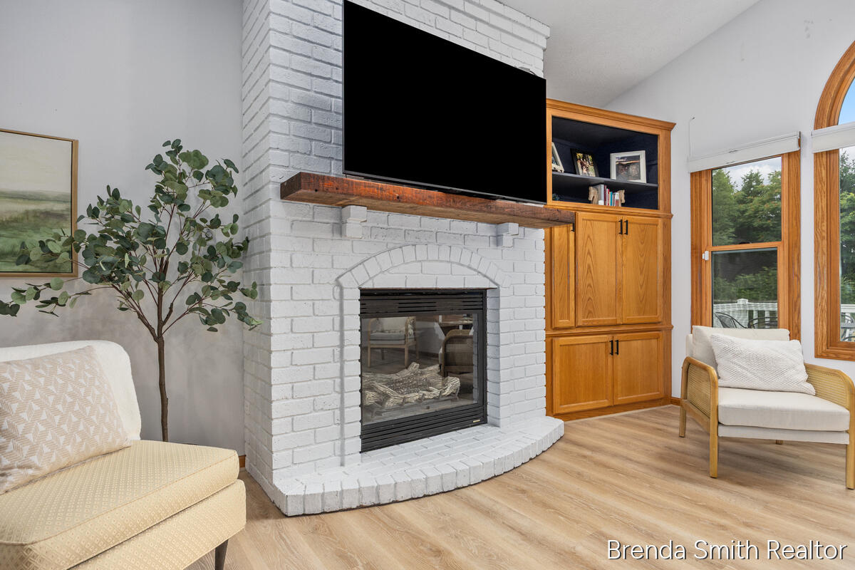12189 White Pine Drive Property Photo 10