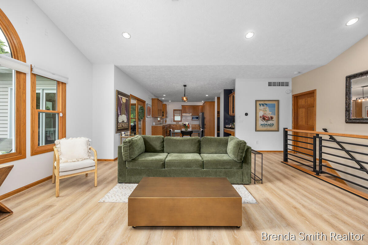 12189 White Pine Drive Property Photo 11
