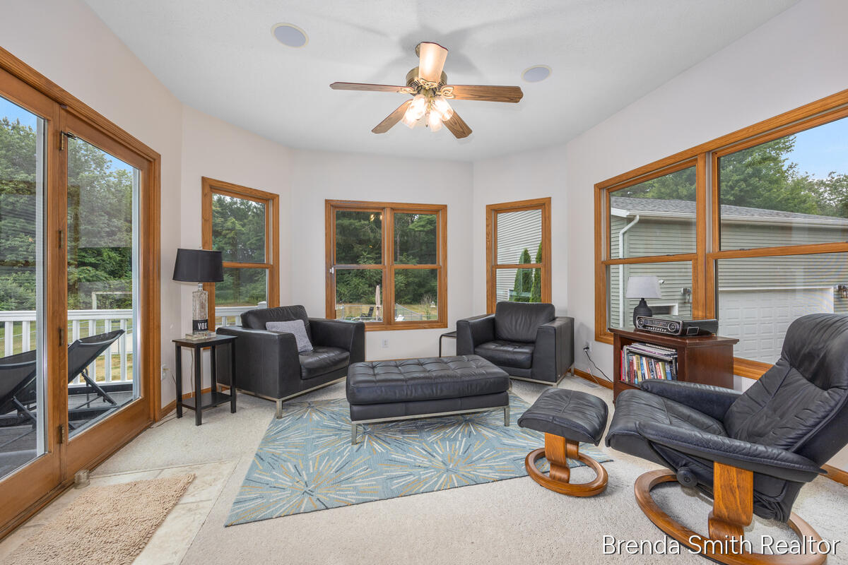12189 White Pine Drive Property Photo 18