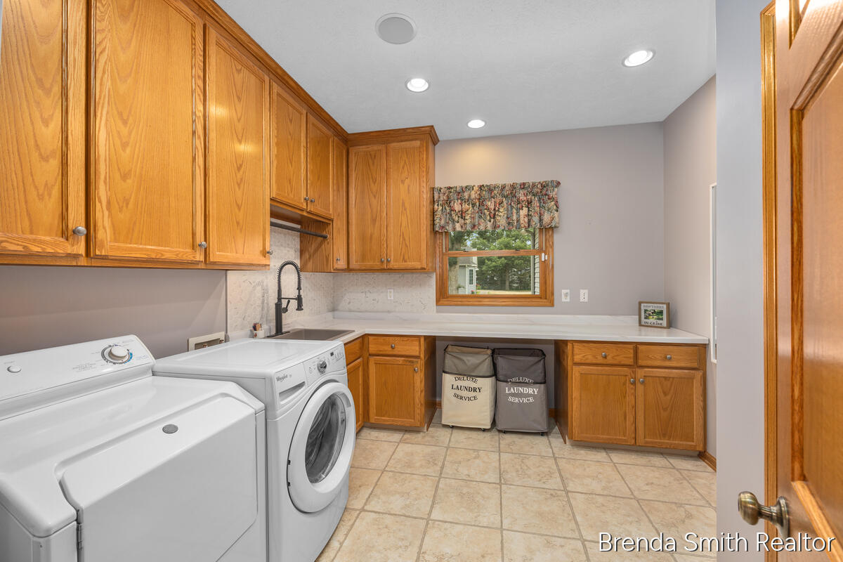 12189 White Pine Drive Property Photo 26