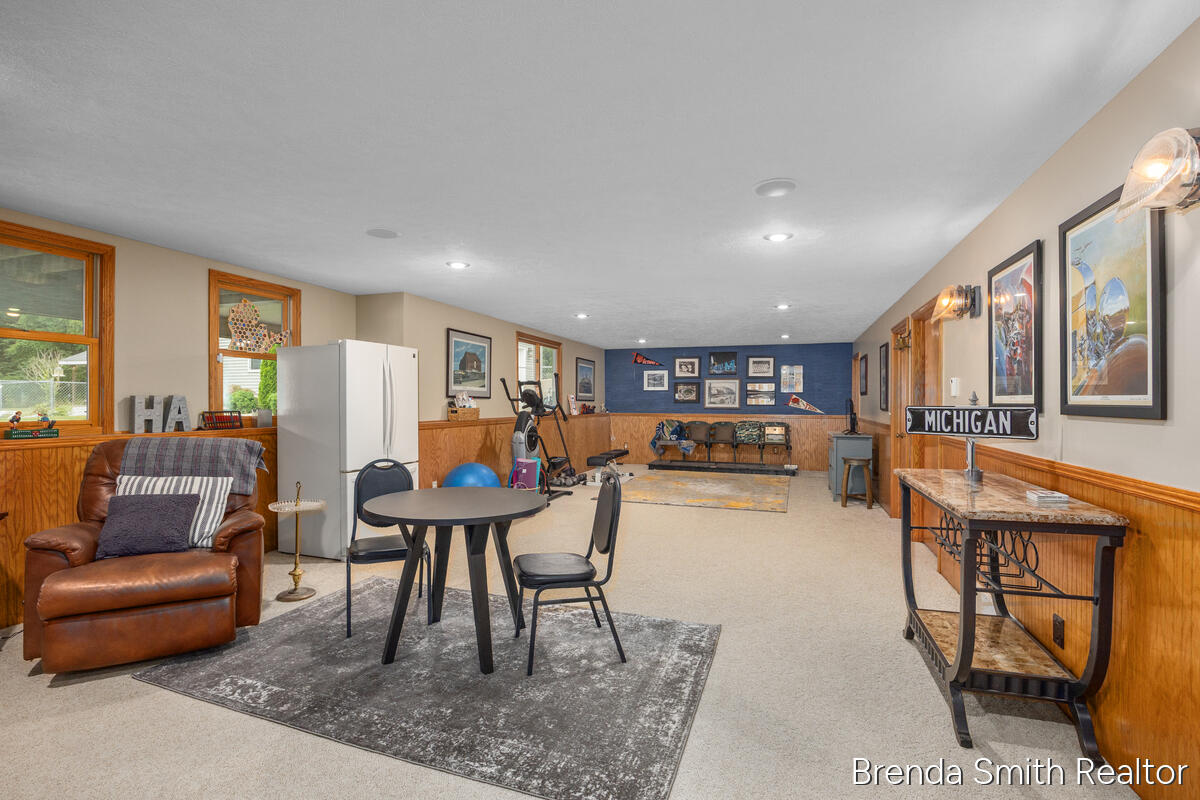 12189 White Pine Drive Property Photo 29