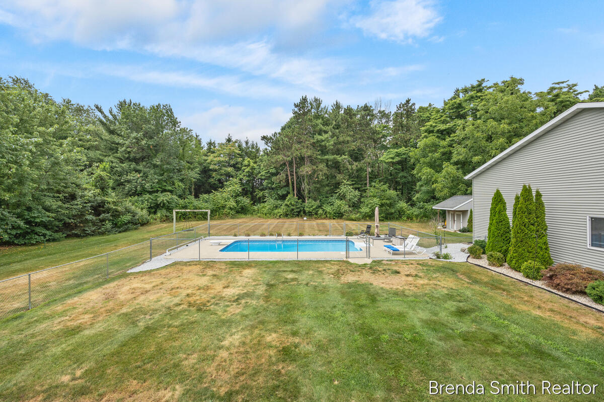 12189 White Pine Drive Property Photo 37