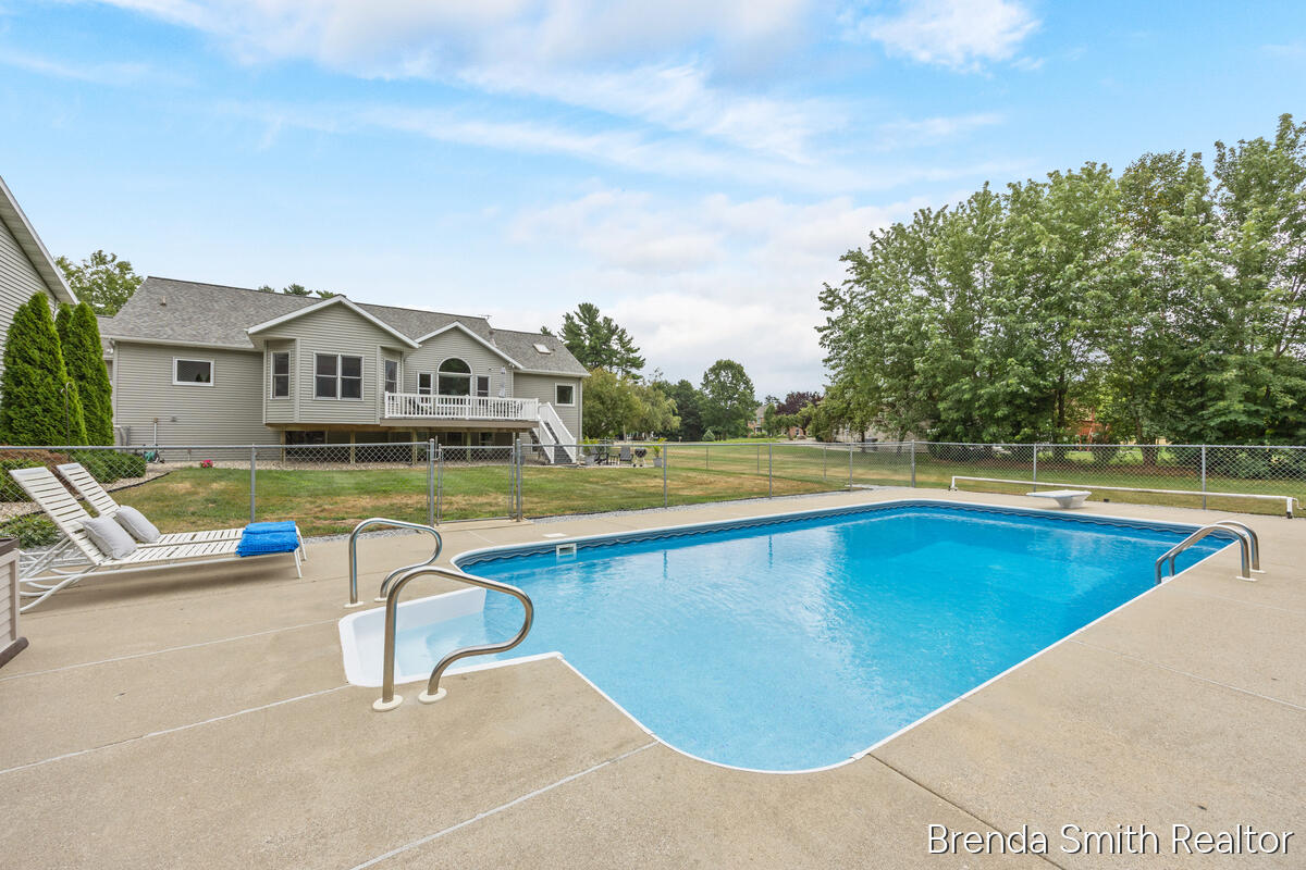 12189 White Pine Drive Property Photo 39