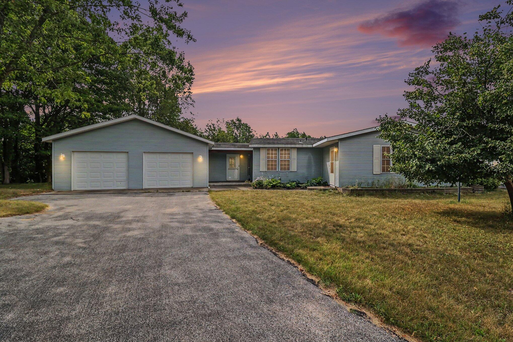 6809 W Deer Road Property Photo 1