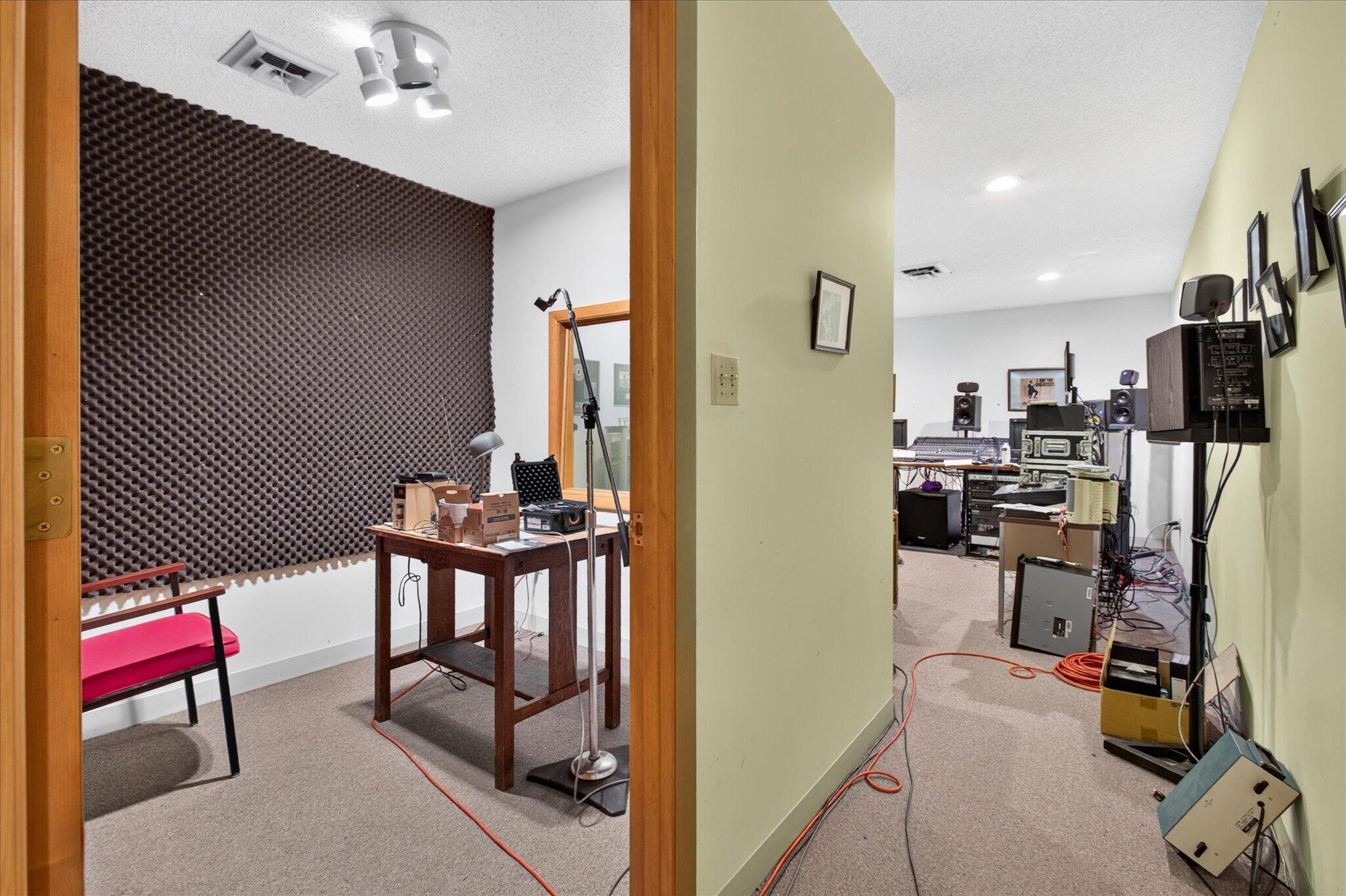 295 Urbandale Avenue Property Photo 11