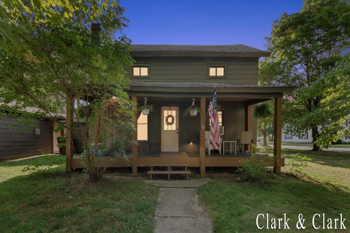 536 E Bond Street Property Photo 1