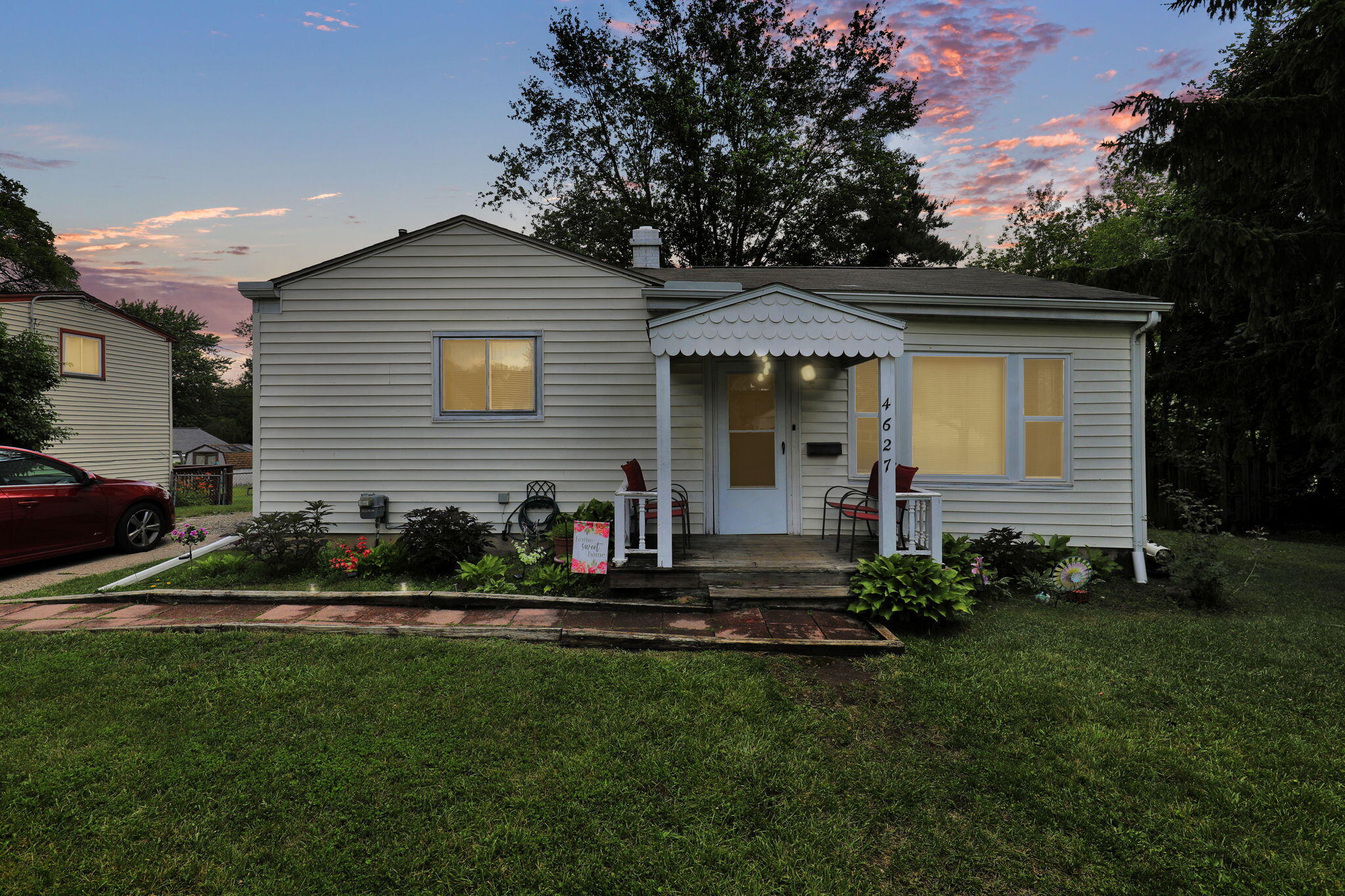 4627 Lowcroft Avenue Property Photo 1