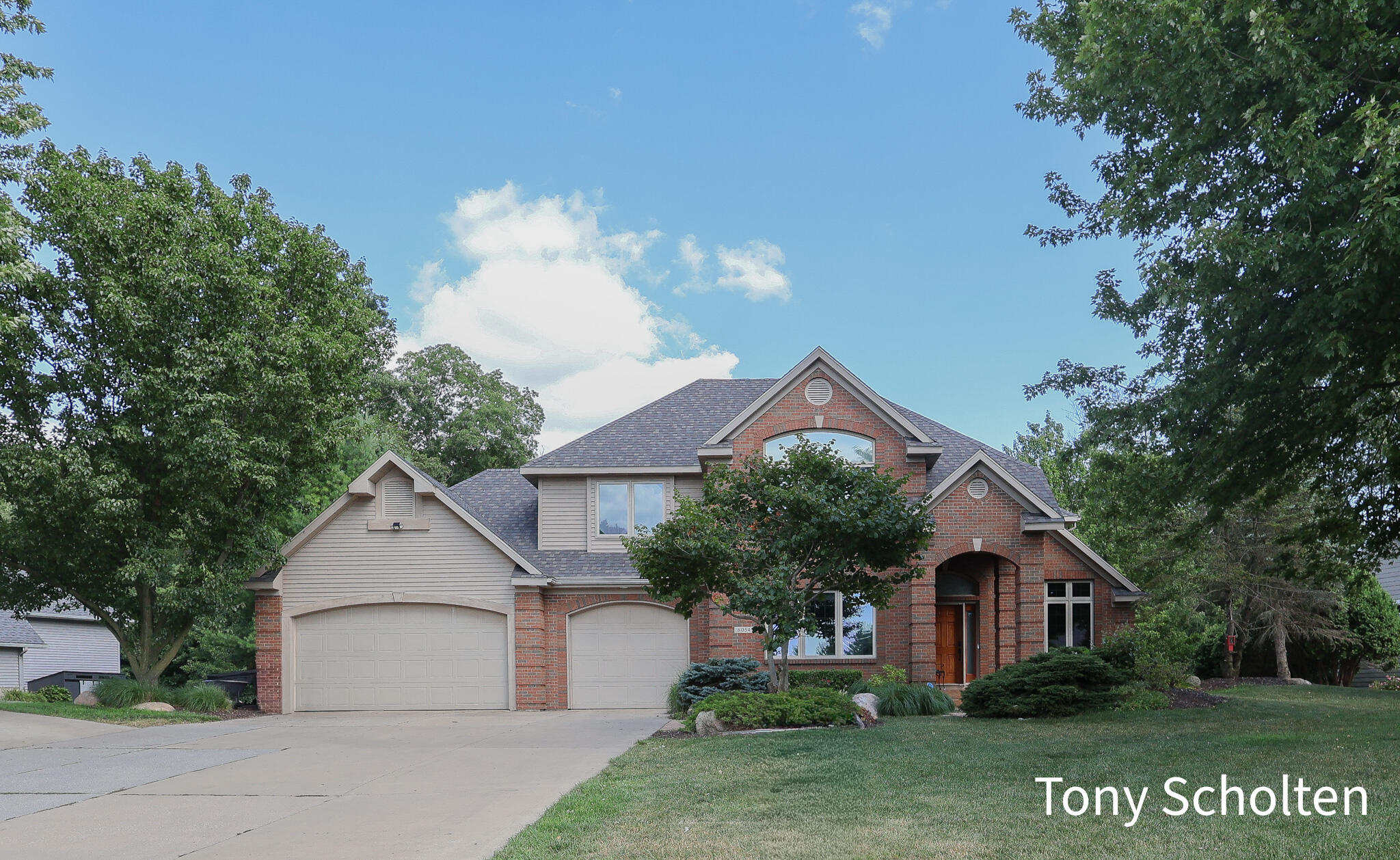 6054 Summerhill Drive Property Photo 1