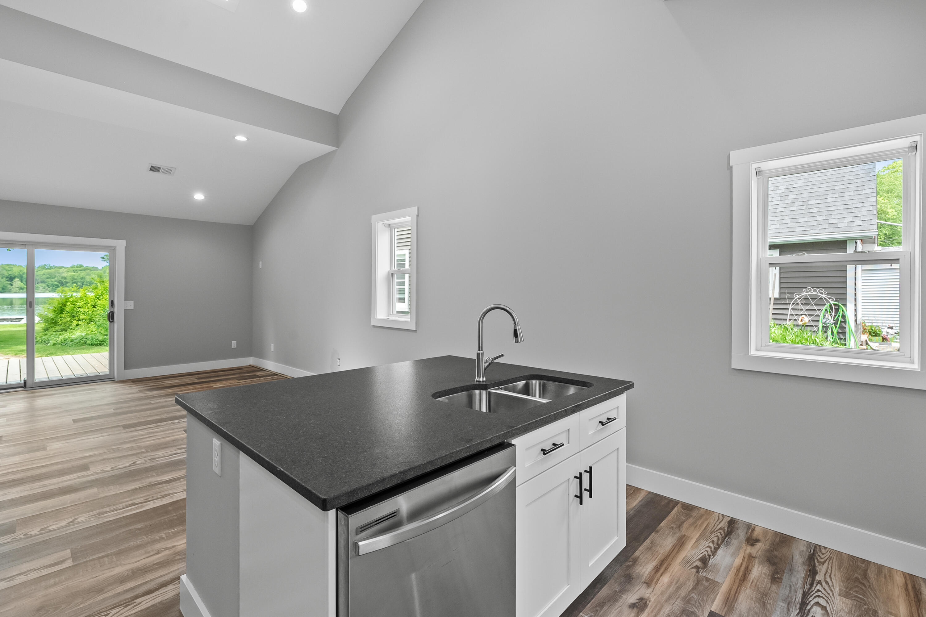10574 Tomkinson Property Photo 8
