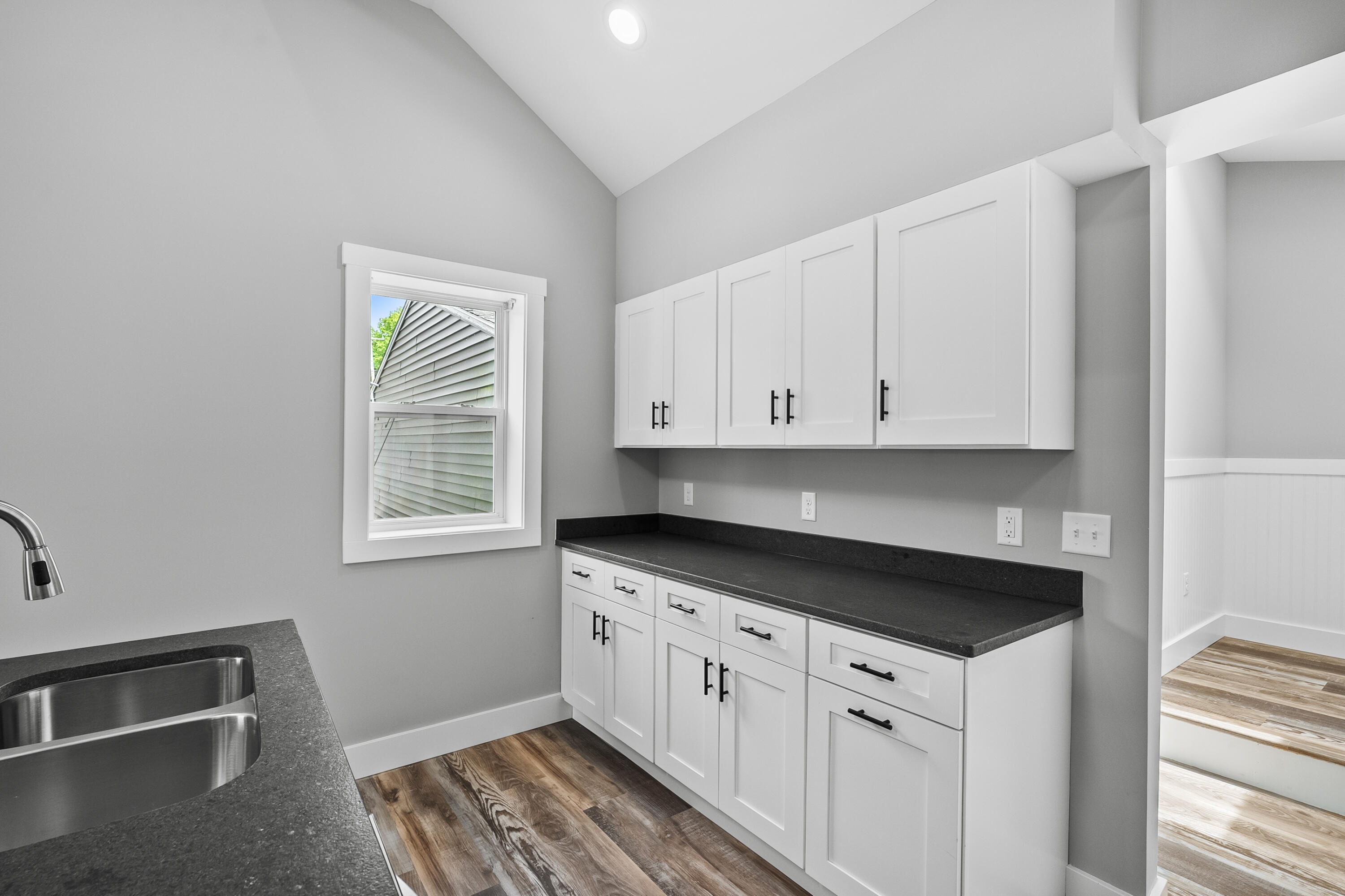 10574 Tomkinson Property Photo 10