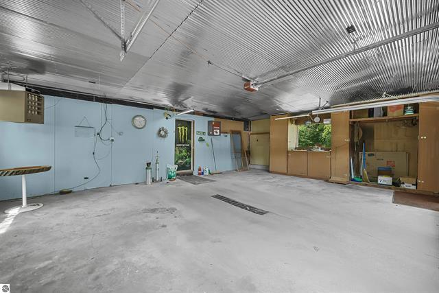 6145 Parker Drive Property Photo 3