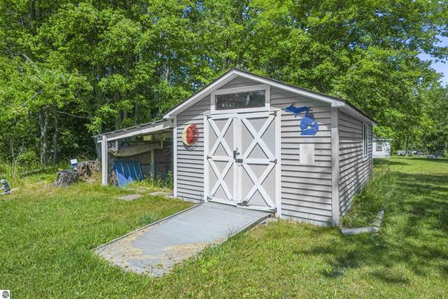 6145 Parker Drive Property Photo 4