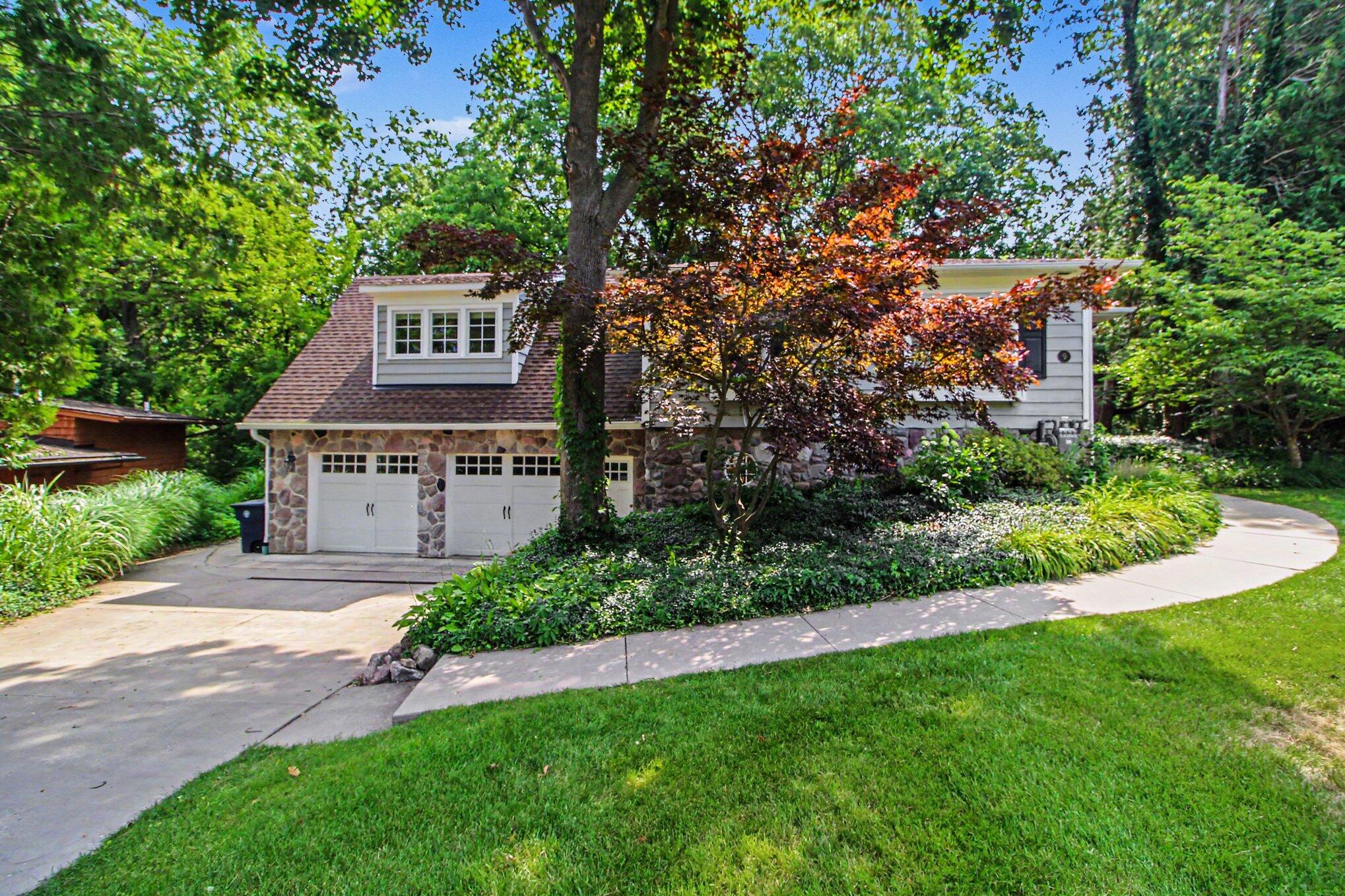 9 E Heatheridge Street Property Photo 2