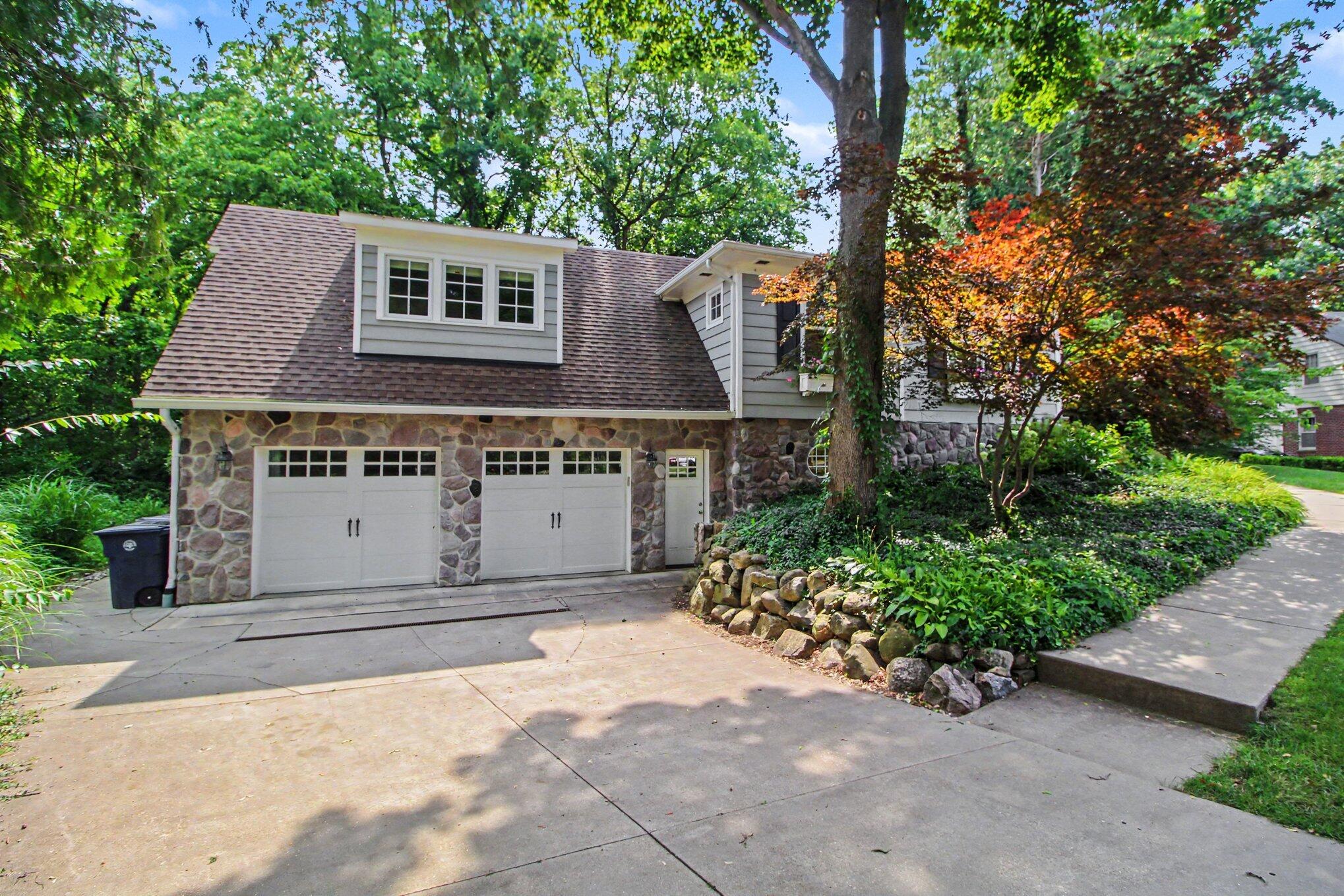 9 E Heatheridge Street Property Photo 3