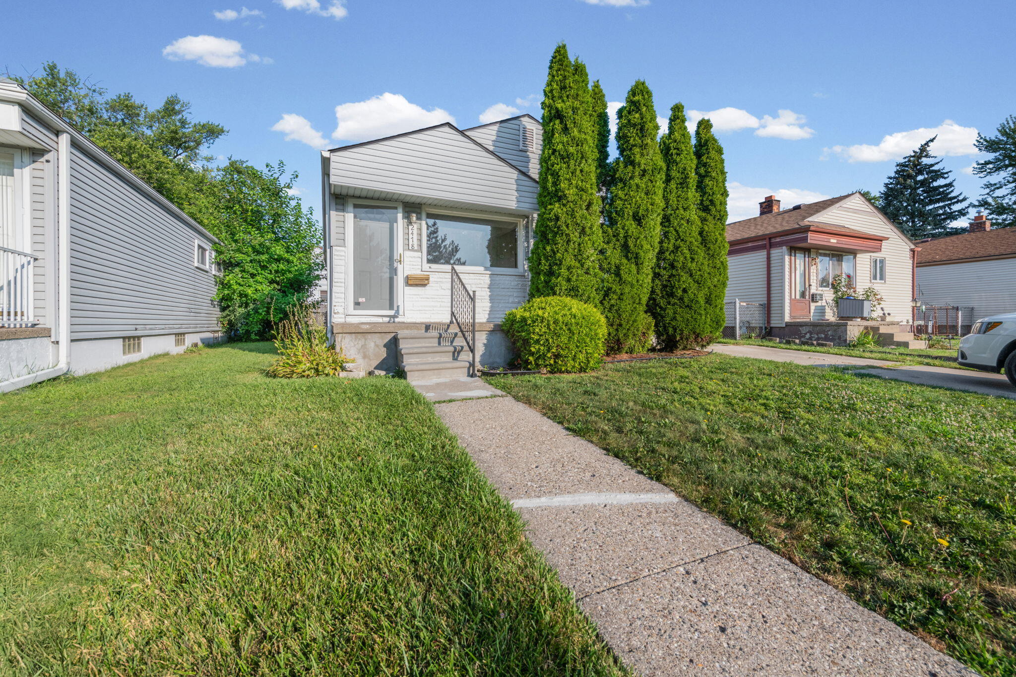 2478 River Drive Property Photo 1