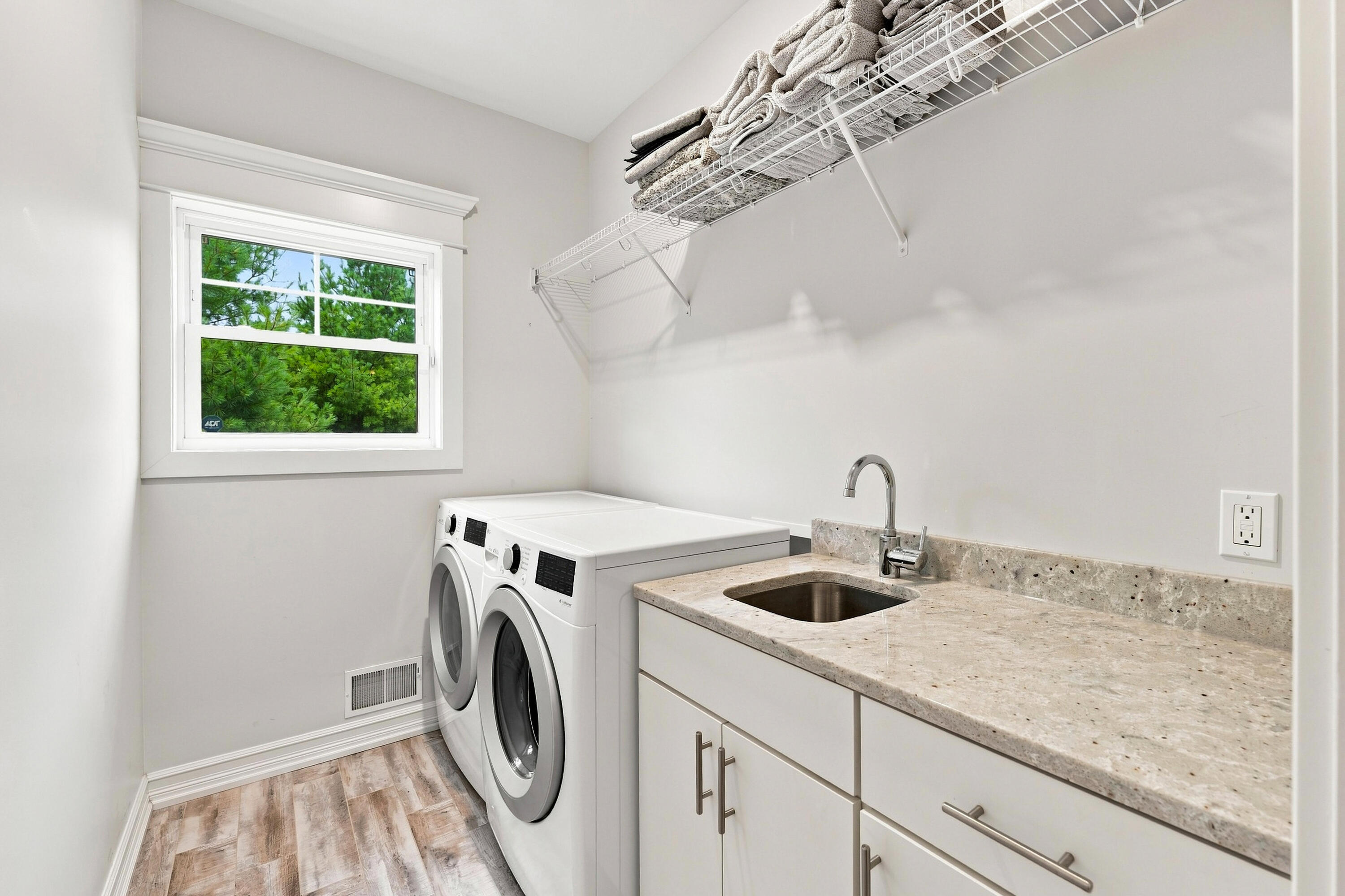 341 Parkside Lane Property Photo 15
