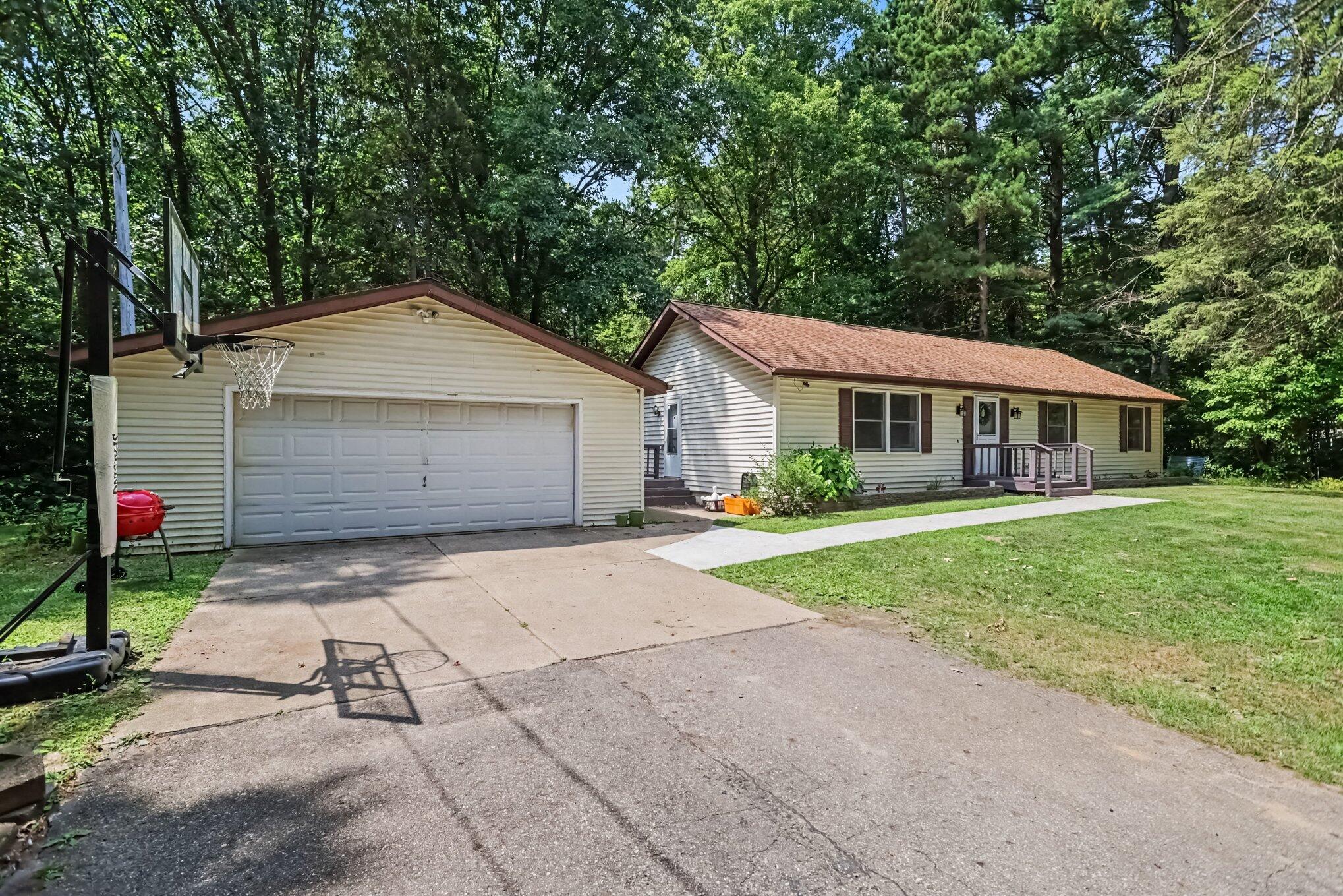 21321 Clear Lake Avenue Property Photo 2