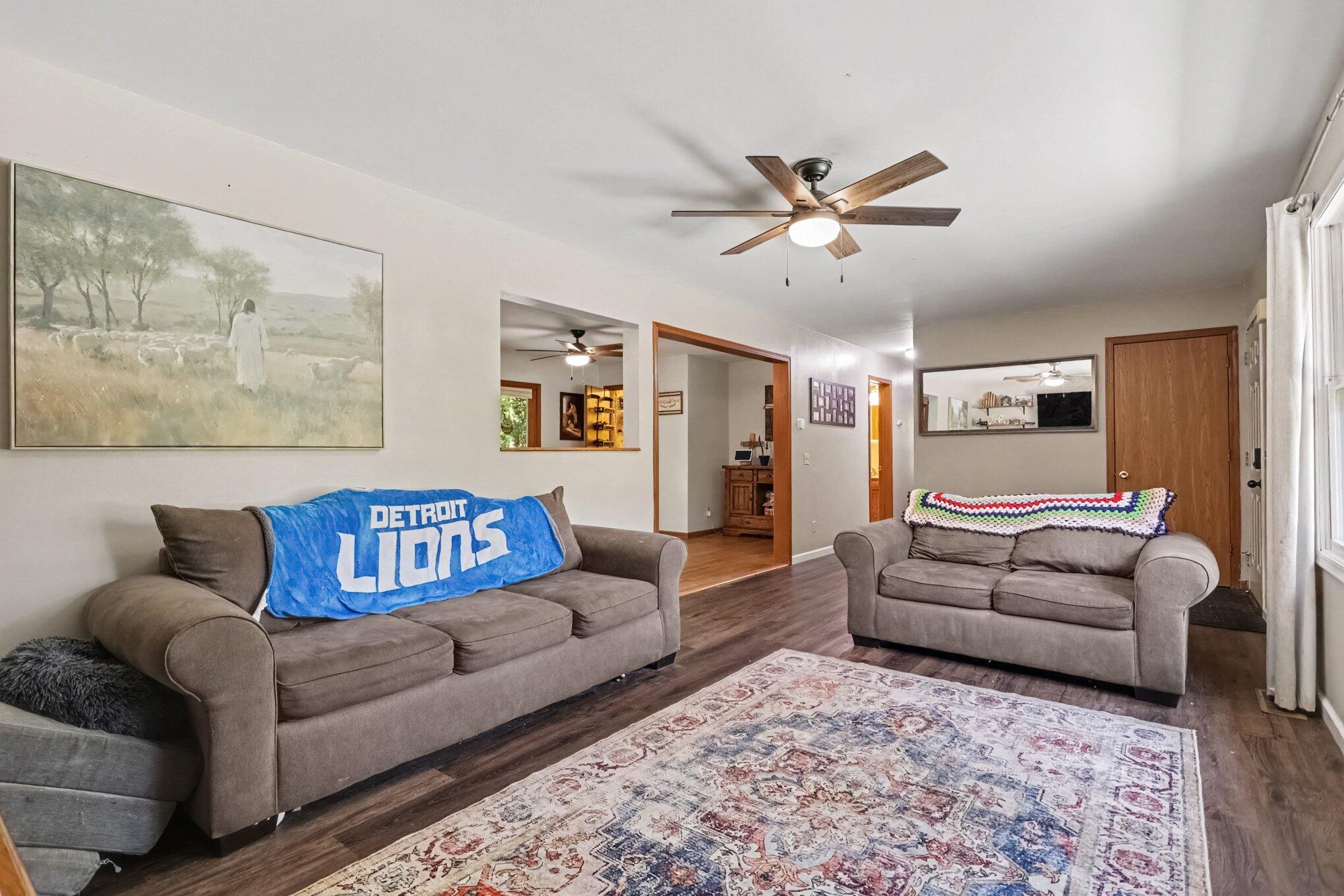 21321 Clear Lake Avenue Property Photo 4