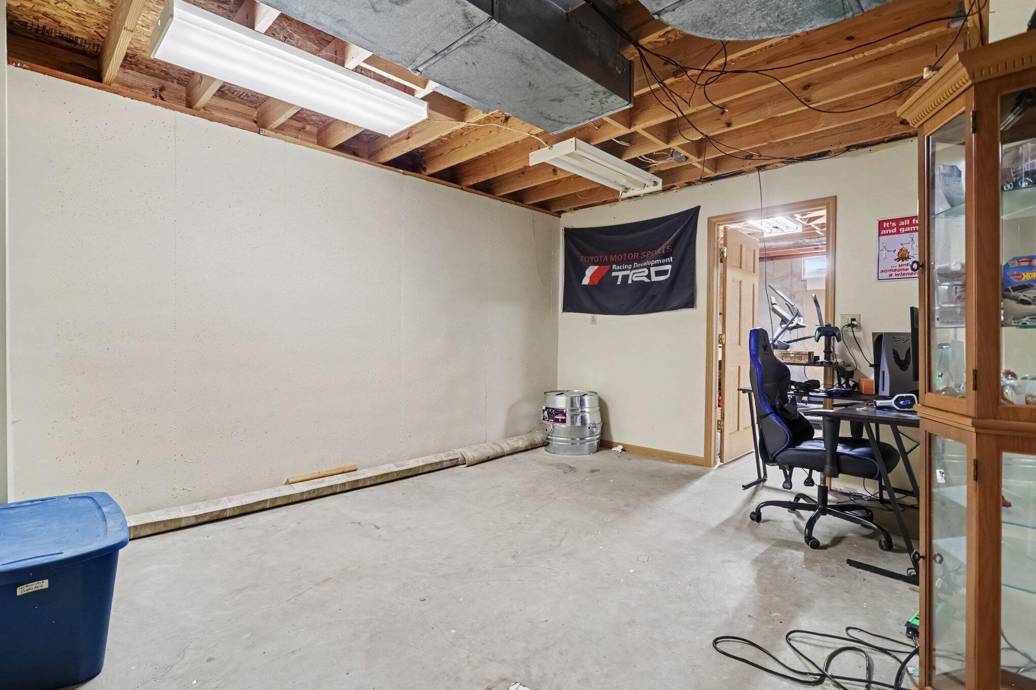 21321 Clear Lake Avenue Property Photo 17