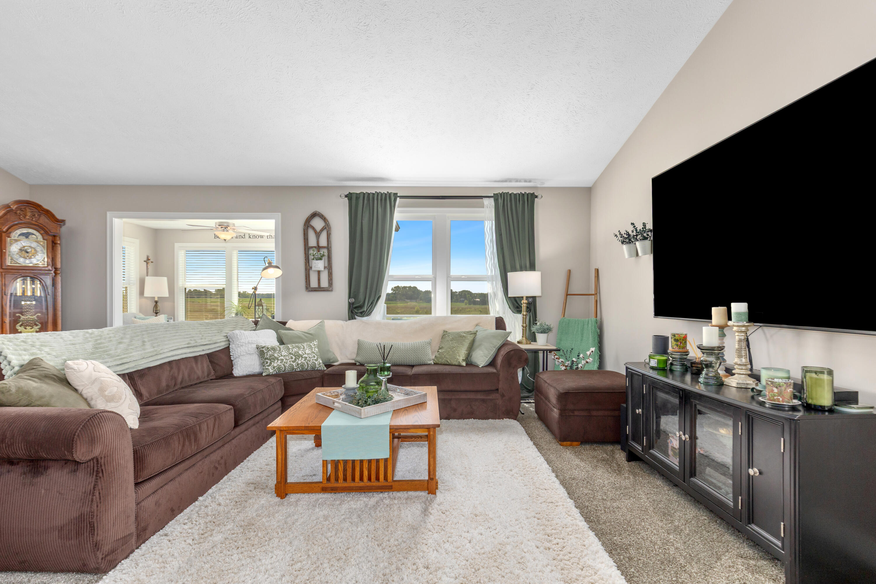 4478 Meadow Pond Way Property Photo 2
