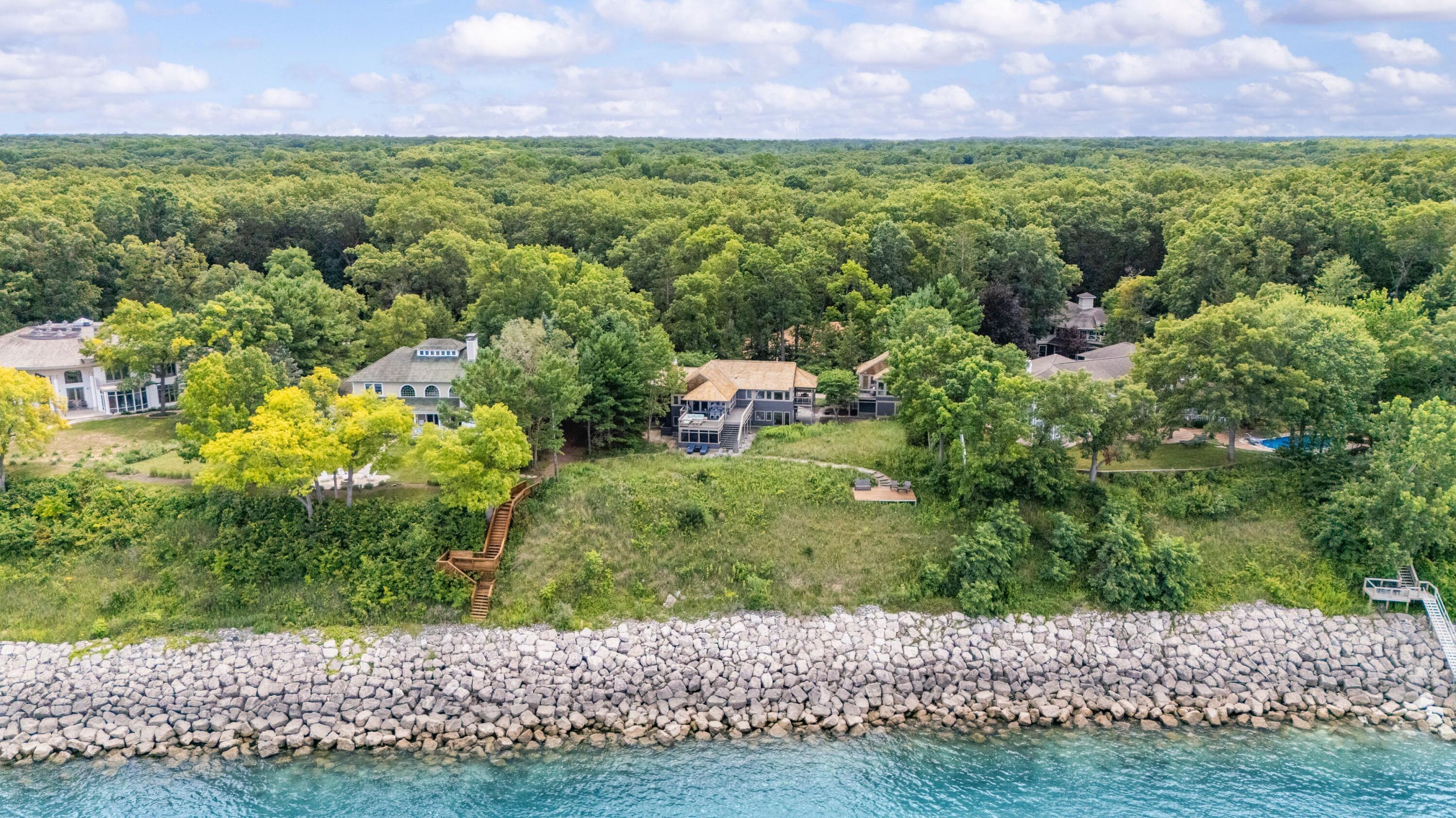 13047 Edgewater Property Photo 3