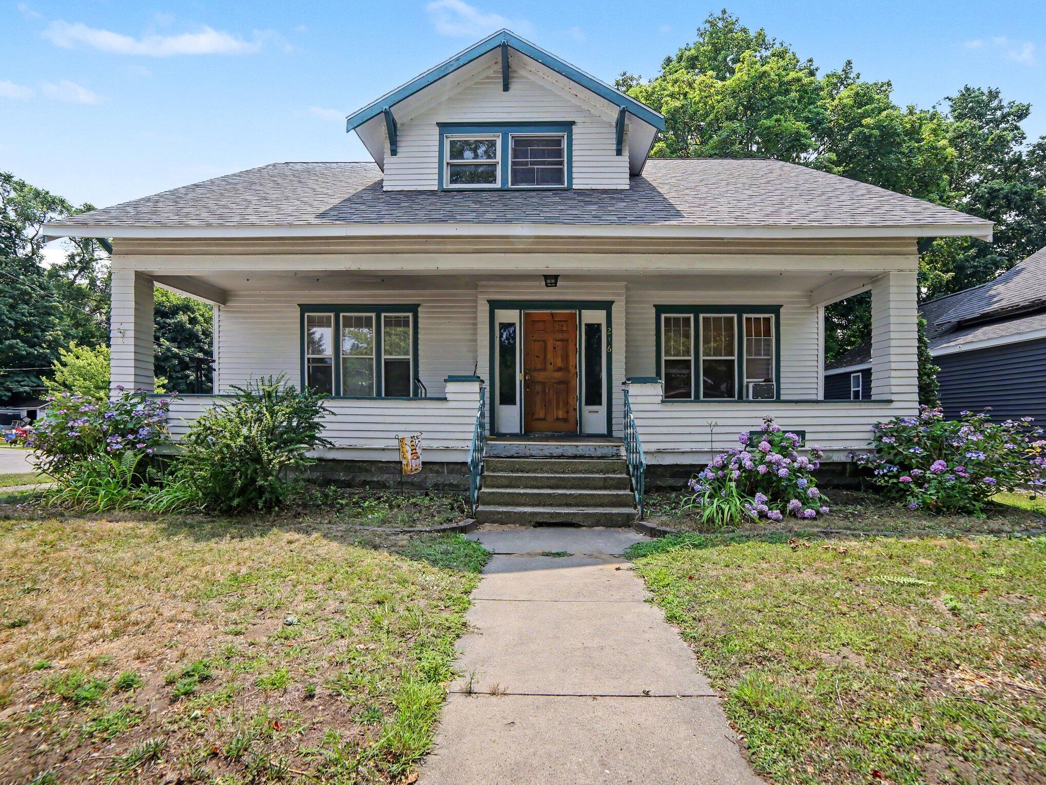 216 E Danaher Street Property Photo 1