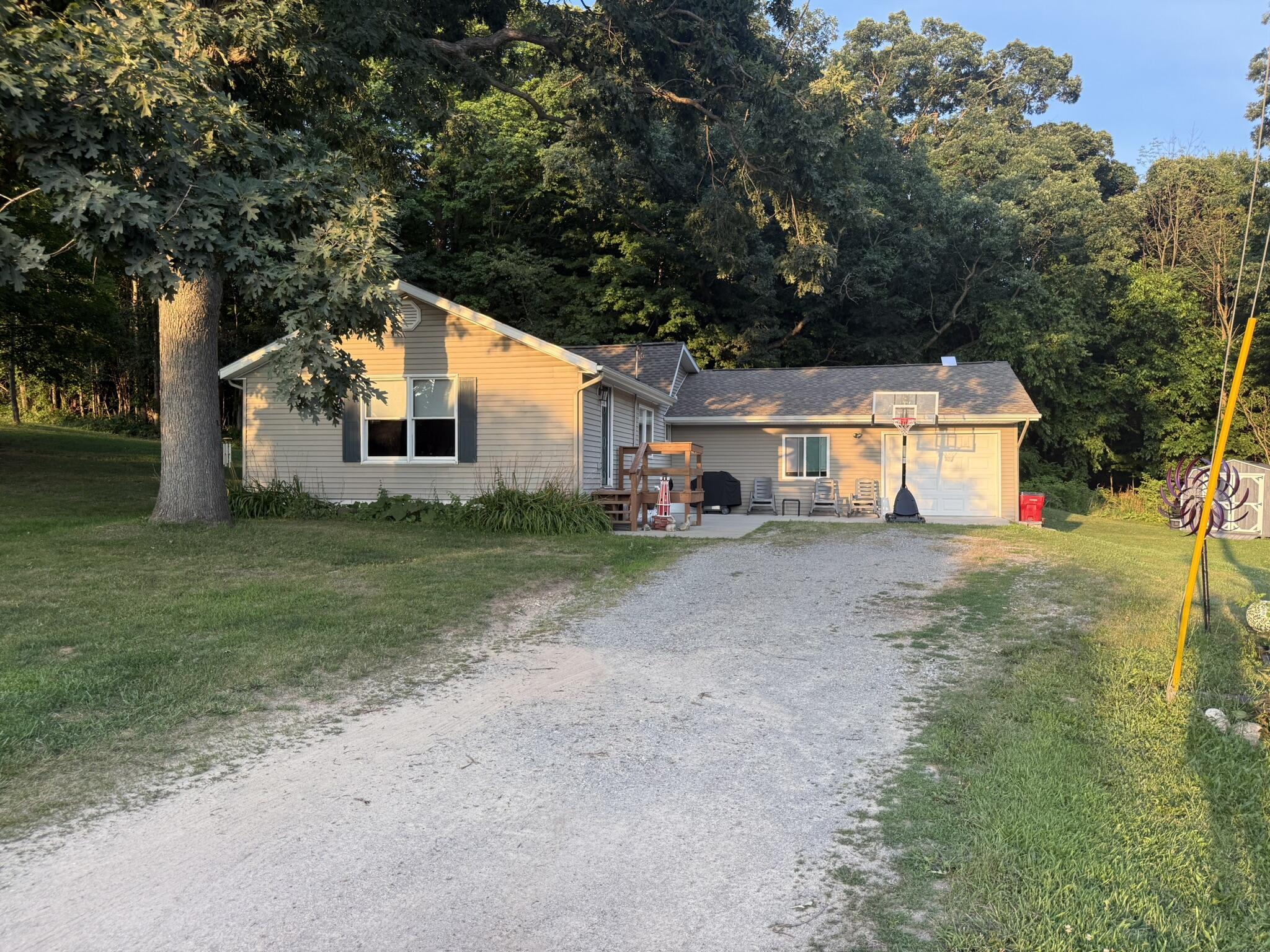 10456 S Ferris Avenue Property Photo 1
