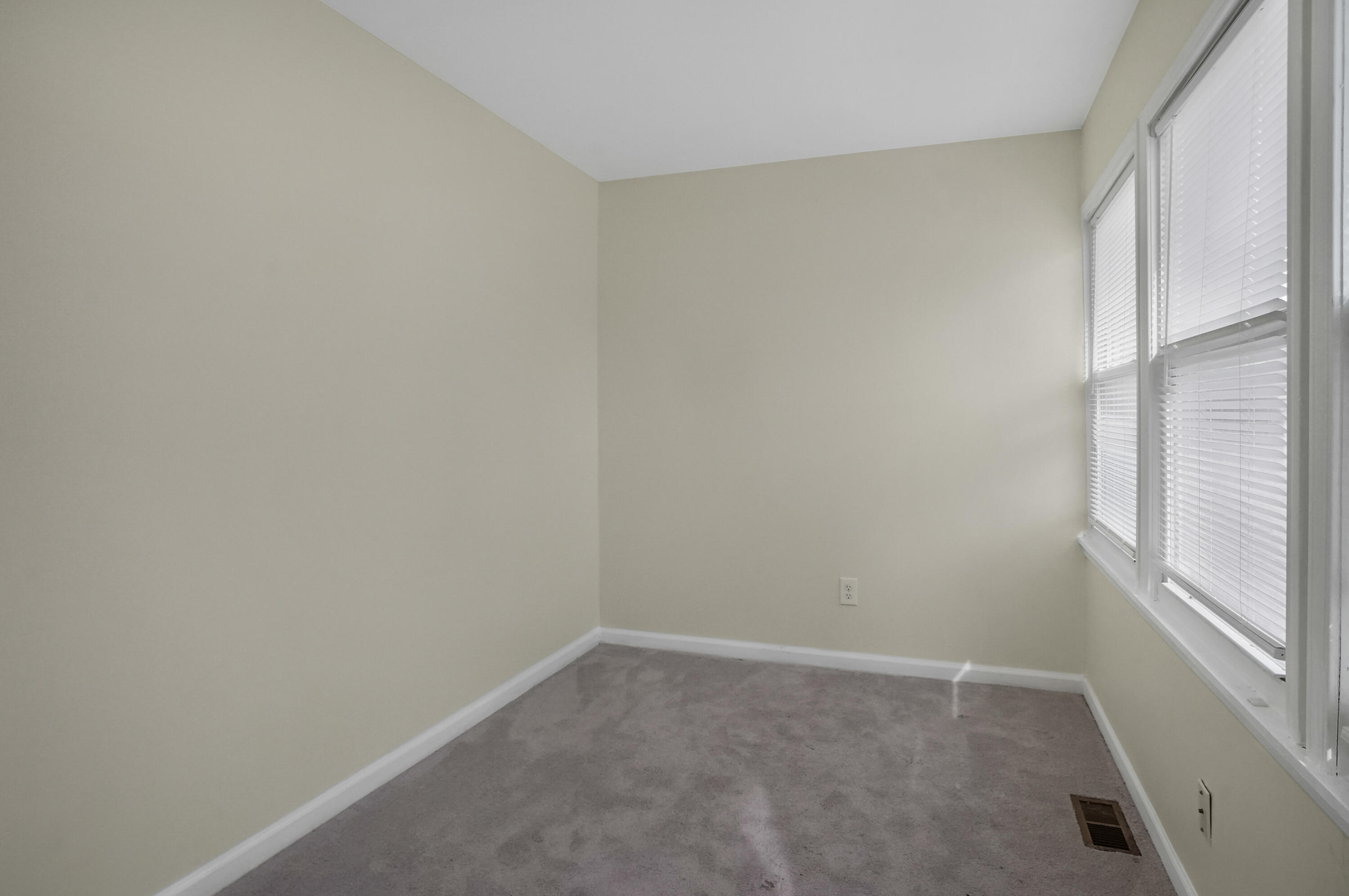 22000 Cunningham Avenue Property Photo 9