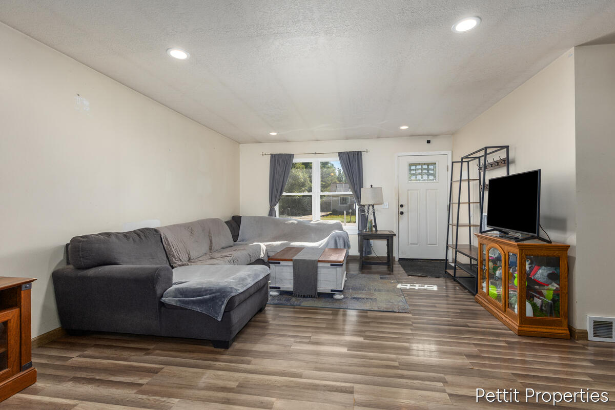 1447 West Street Property Photo 4