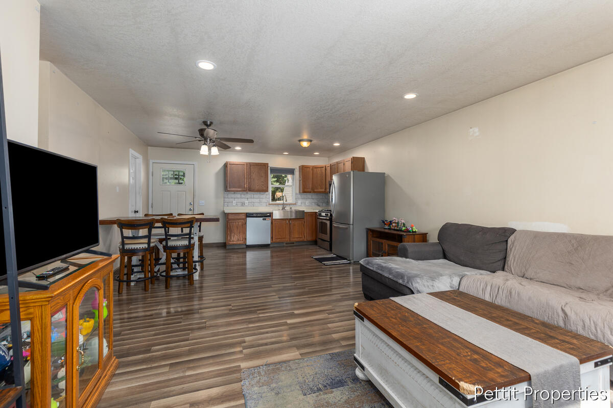 1447 West Street Property Photo 5