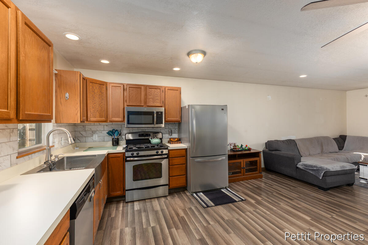 1447 West Street Property Photo 8